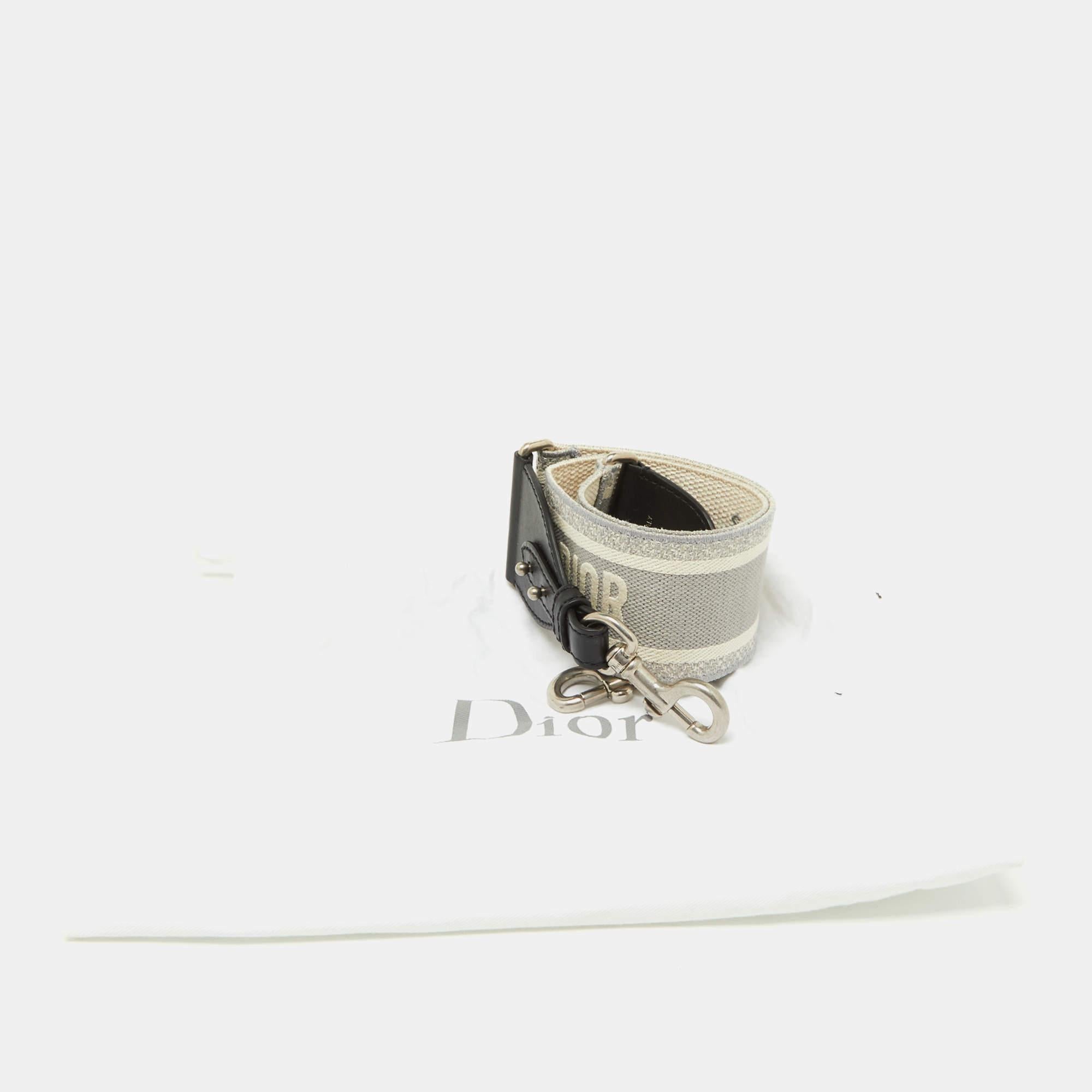 Dior Grau/Weiß Segeltuch und Leder Umhängetasche Riemen im Angebot 1