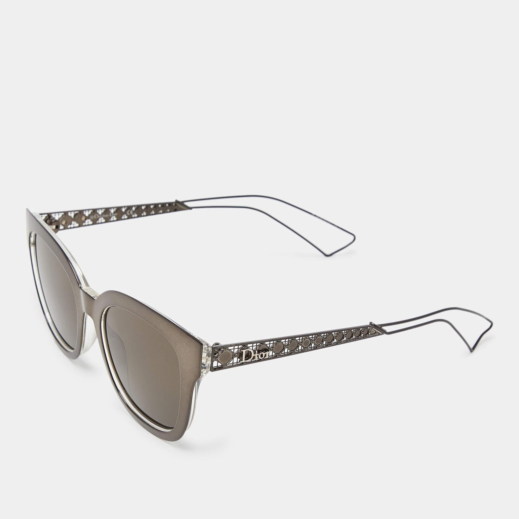Dont limit your fashion sense to just your clothes and shoes but let your accessories also help you make the right style statement. Choose creations like these designer sunglasses to do just that for you. Set in a luxe design this pair is definitely