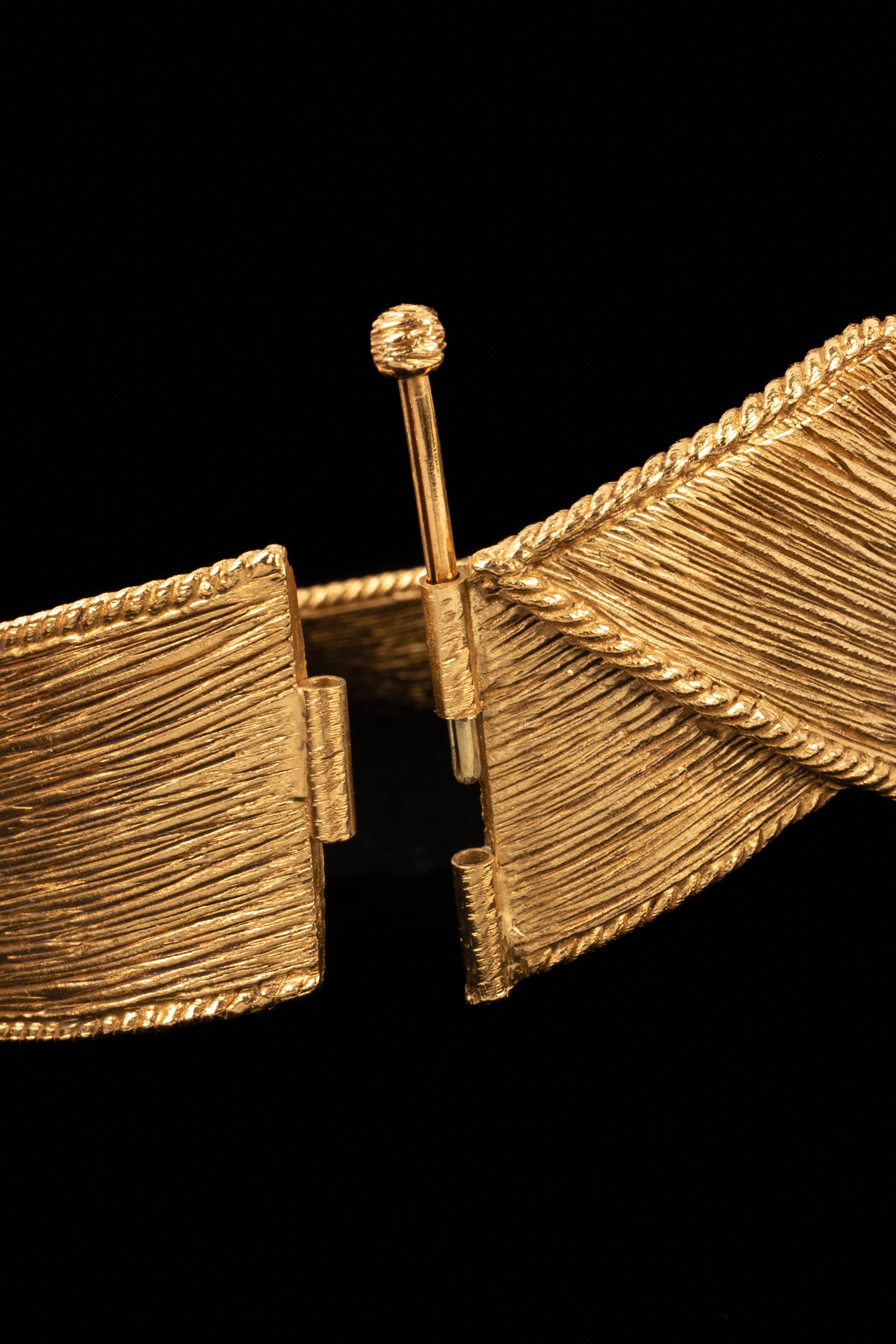 Dior HAUTE COUTURE golden necklace 1993 For Sale 2