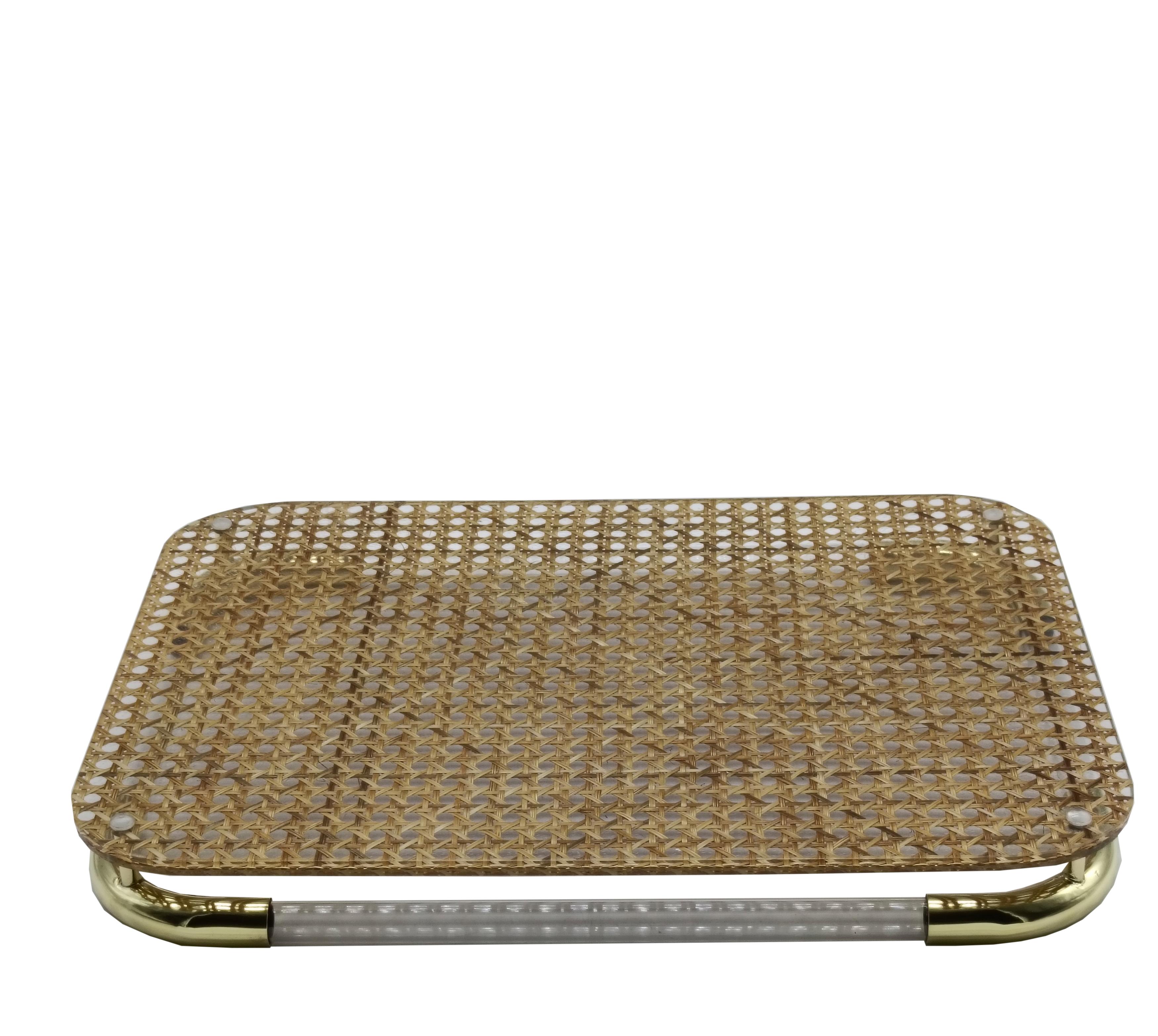 Dior Home Attr. Vassoio in Ottone, Lucite e Paglia di Vienna, Italia 1970s in vendita 1