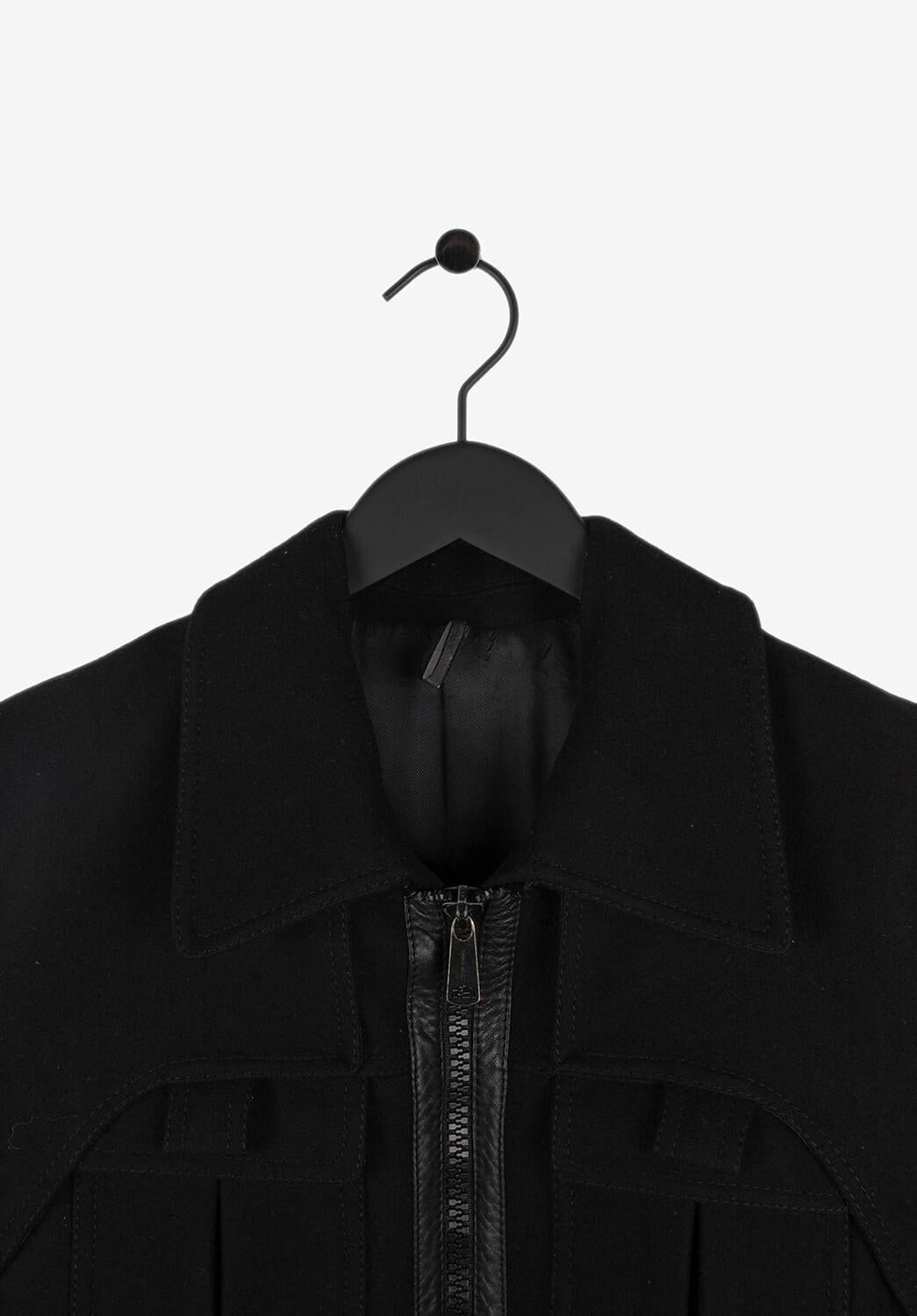 Item for sale is 100% genuine Dior Homme AW06 Hedi Slimane Jacket
Color: Black
(An actual color may a bit vary due to individual computer screen interpretation)
Material: 75% wool, 20% polyamide, 5% cashmere
Tag size: 50IT(M)
This jacket is great