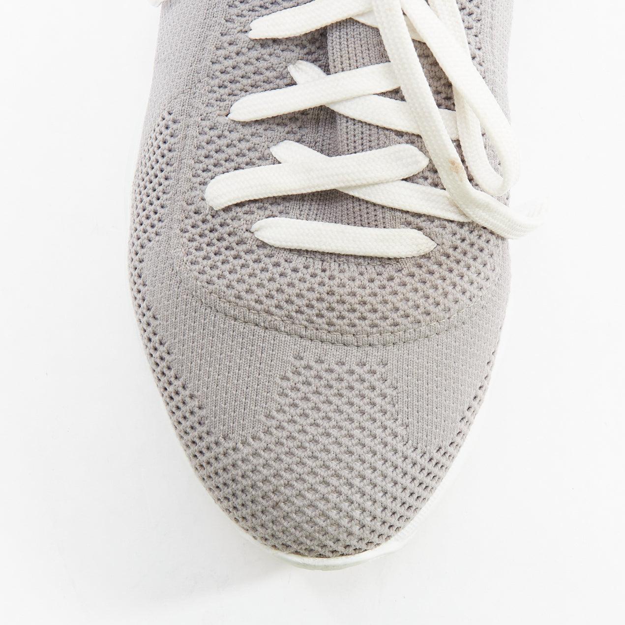 DIOR HOMME B21 Sockes Baskets basses en dentelle avec logo gris et blanc en vente 1