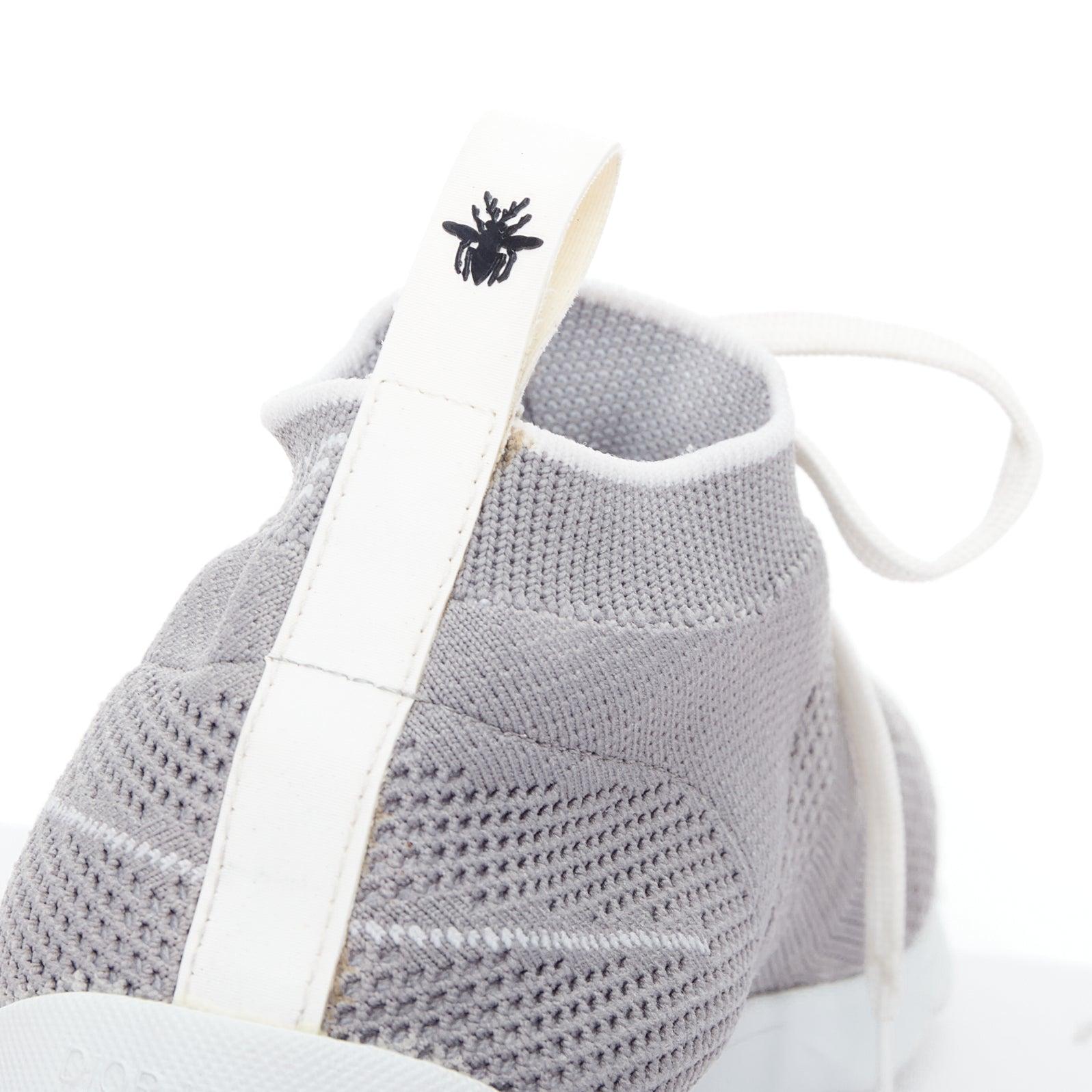 DIOR HOMME B21 Sockes Baskets basses en dentelle avec logo gris et blanc en vente 3