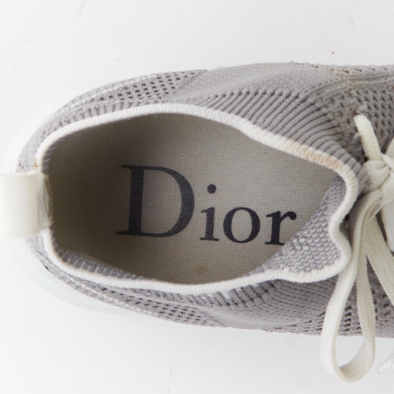 DIOR HOMME B21 Sockes Baskets basses en dentelle avec logo gris et blanc en vente 4