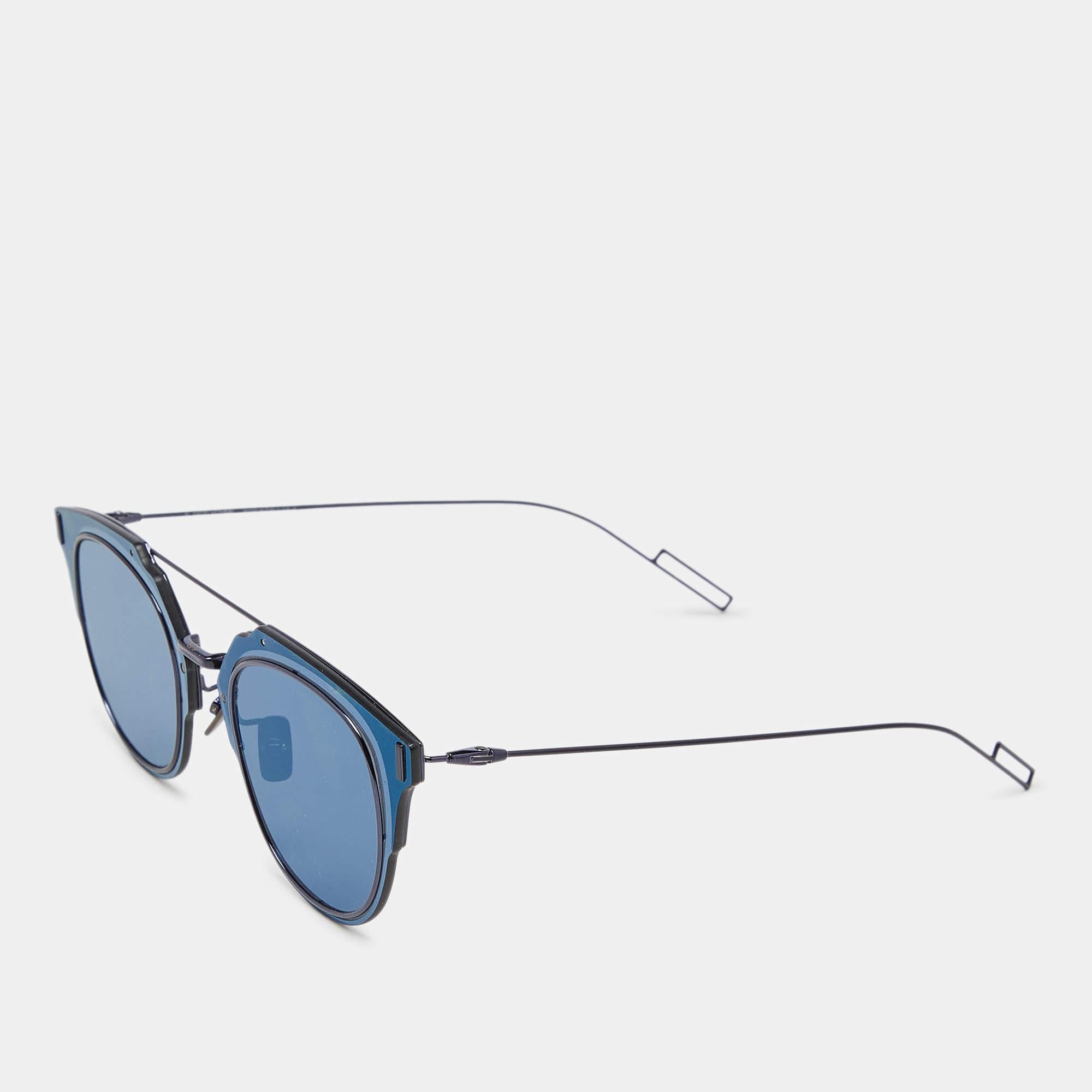 Dont limit your fashion sense to just your clothes and shoes but let your accessories also help you make the right style statement. Choose creations like these designer sunglasses to do just that for you. Set in a luxe design this pair is definitely