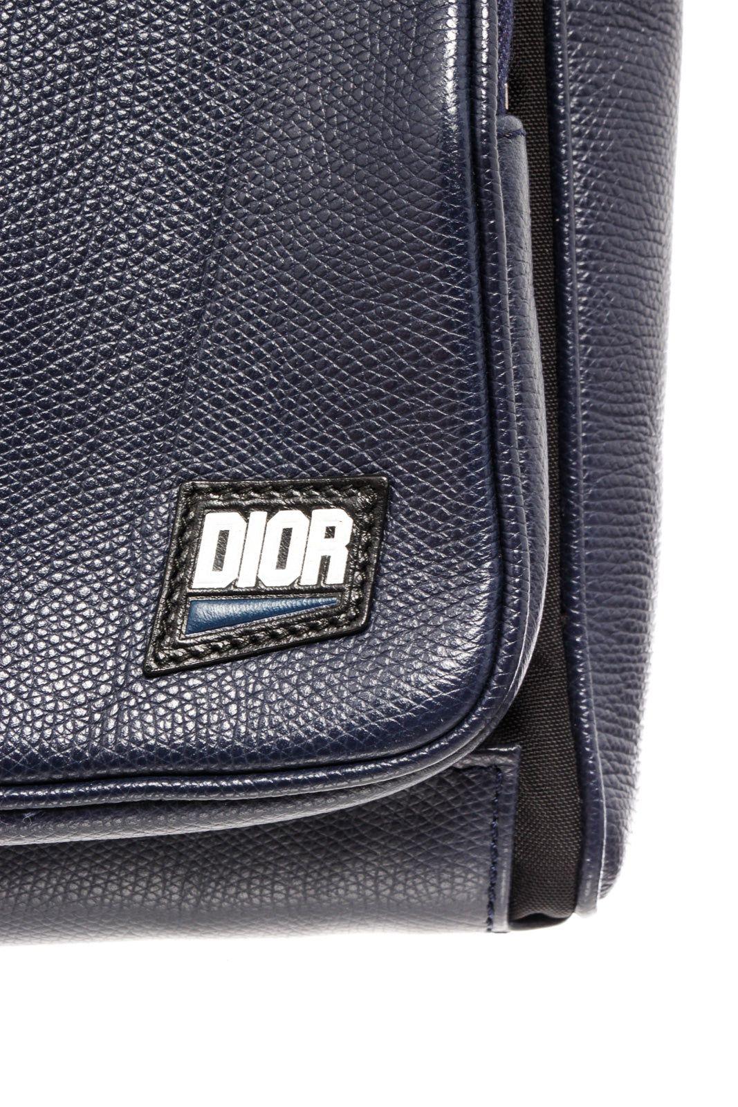 Black and blue leather Dior Homme messengers crossbody bag with silver-tone hardware, one zipper pocket at front, black adjustable straps, and black suede interior lining.



50973MSC