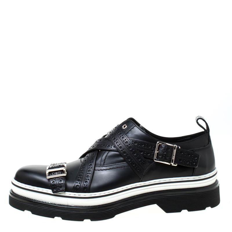 These oxfords from Dior Homme are meant to express one's taste in high fashion. Crafted with skill from brogue leather, they flaunt cross straps, eyelets and buckles. Finished with tough soles for maximum grip and comfort, these oxfords are the