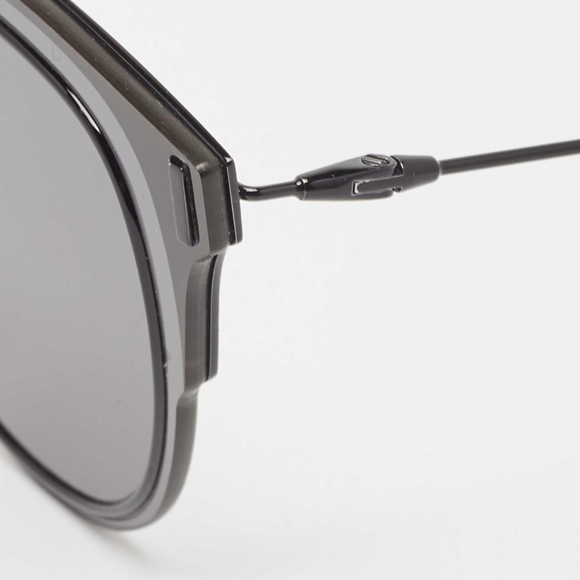 Embrace sunny days in full style with the help of this pair of Dior Homme sunglasses. Created with expertise, the luxe sunglasses feature a well-designed frame and high-grade lenses that are equipped to protect your eyes.


