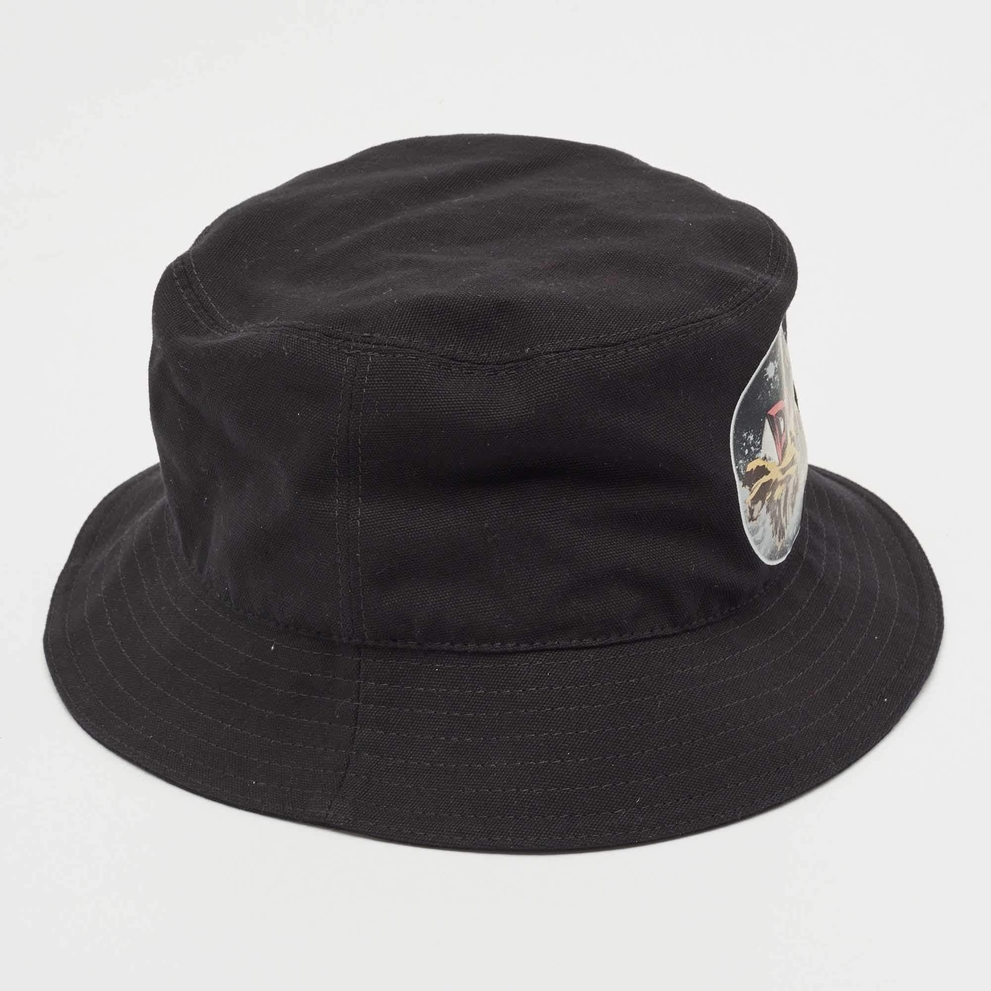 This Dior Homme bucket hat is a fashion accessory that will fit well in your casual wardrobe. Crafted from quality materials, the hat carries a black color with a print on the front.


