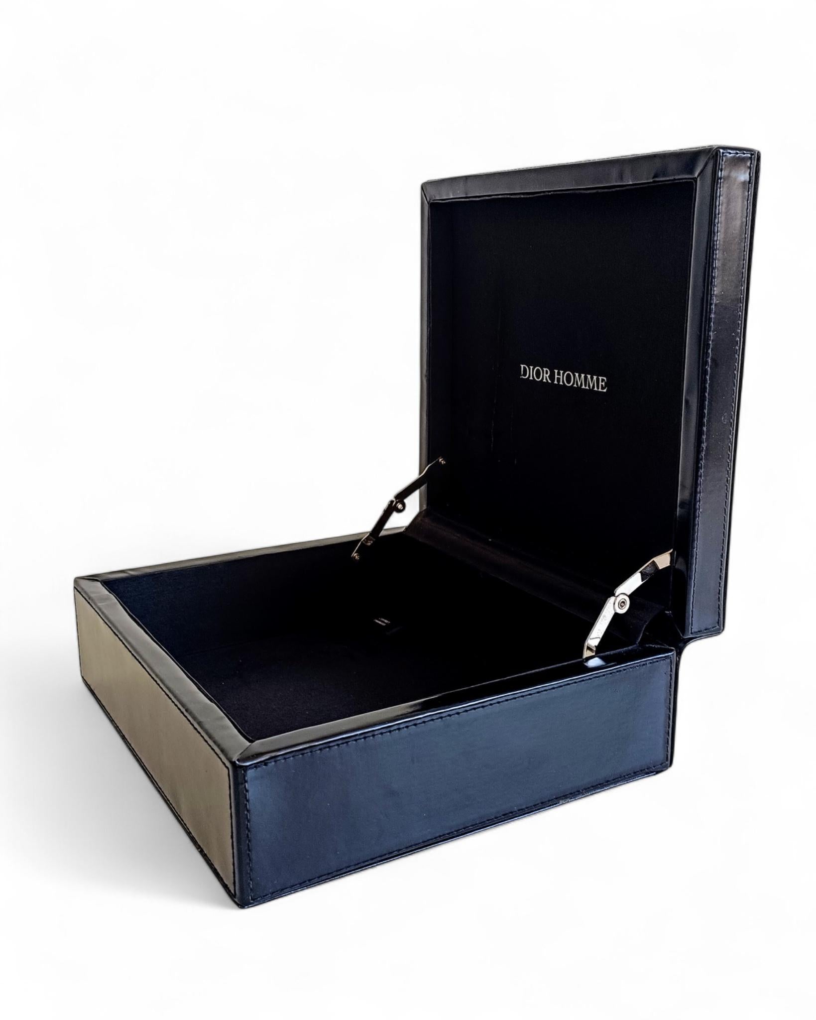 Dior Homme Schwarzes Schmuck- oder Schmuckkästchen aus feinem Leder (21. Jahrhundert und zeitgenössisch) im Angebot