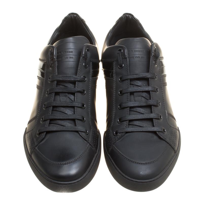 These fabulous sneakers from Dior Homme definitely need to be on your wishlist! The black sneakers are crafted from leather and feature round toes, classic lace-ups on the vamps and leather lined insoles. The tough rubber soles ensure you walk in