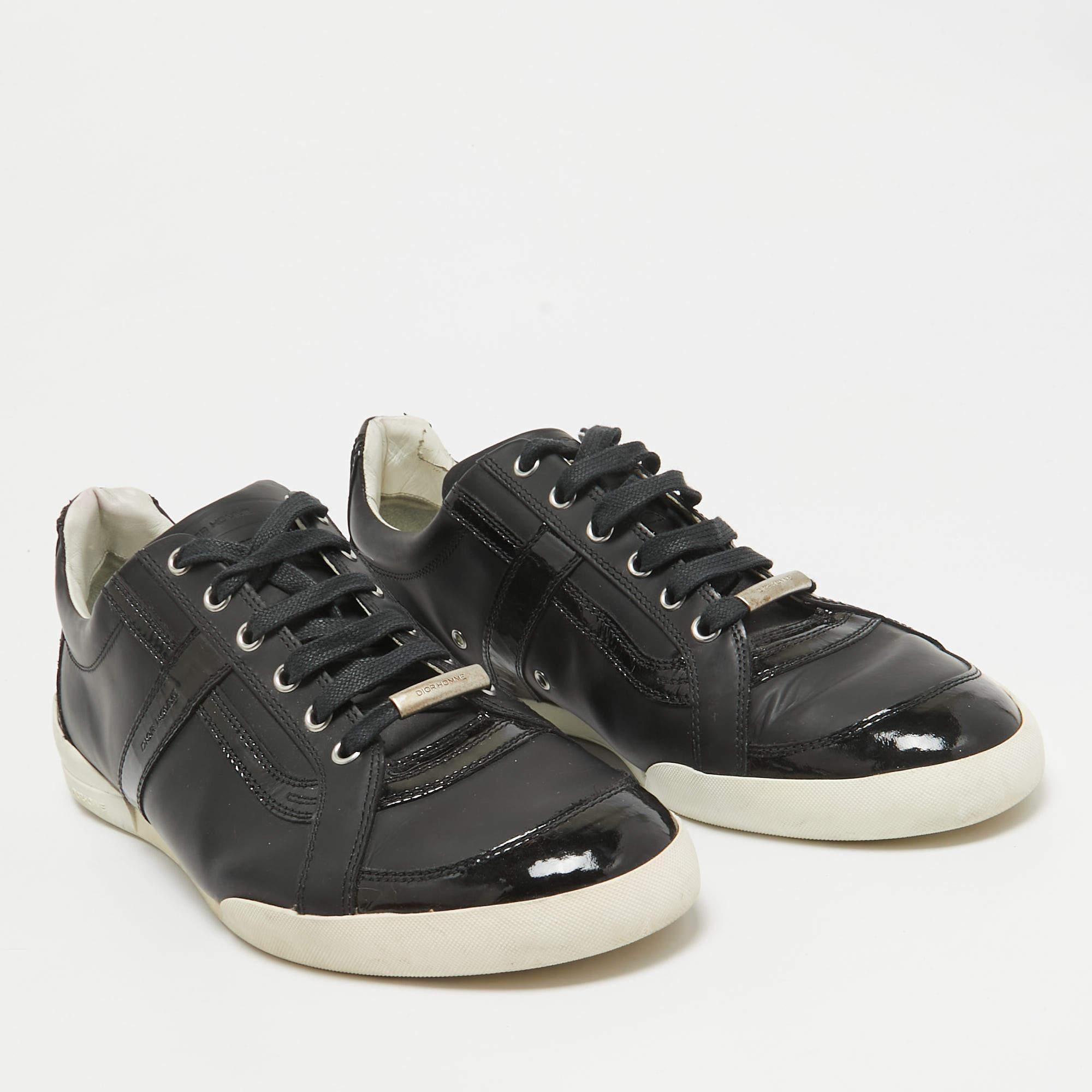 Dior Homme Zapatillas bajas de charol y piel negras Talla 43 en Bastante bueno estado para la venta en Dubai, Al Qouz 2