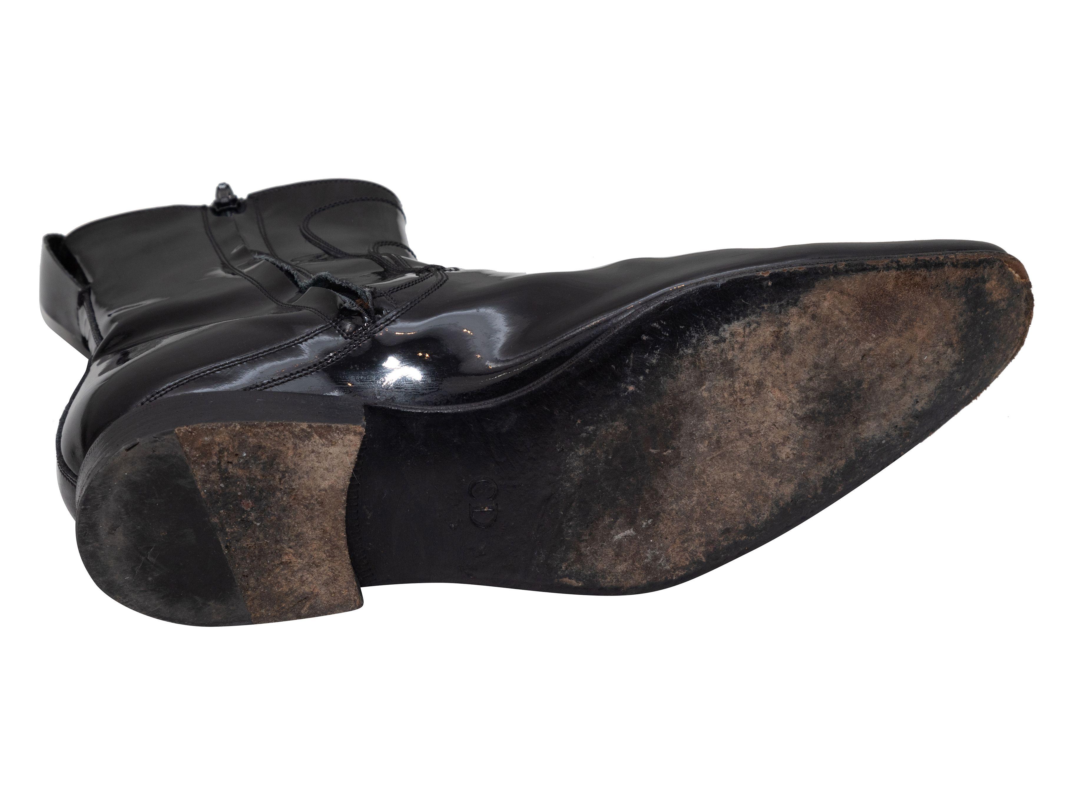 Produkt-Details: Schwarze Chelseastiefel aus Lackleder von Dior Homme. Blockabsätze. Reißverschlüsse an den Innenseiten. Designer Größe 44. 1