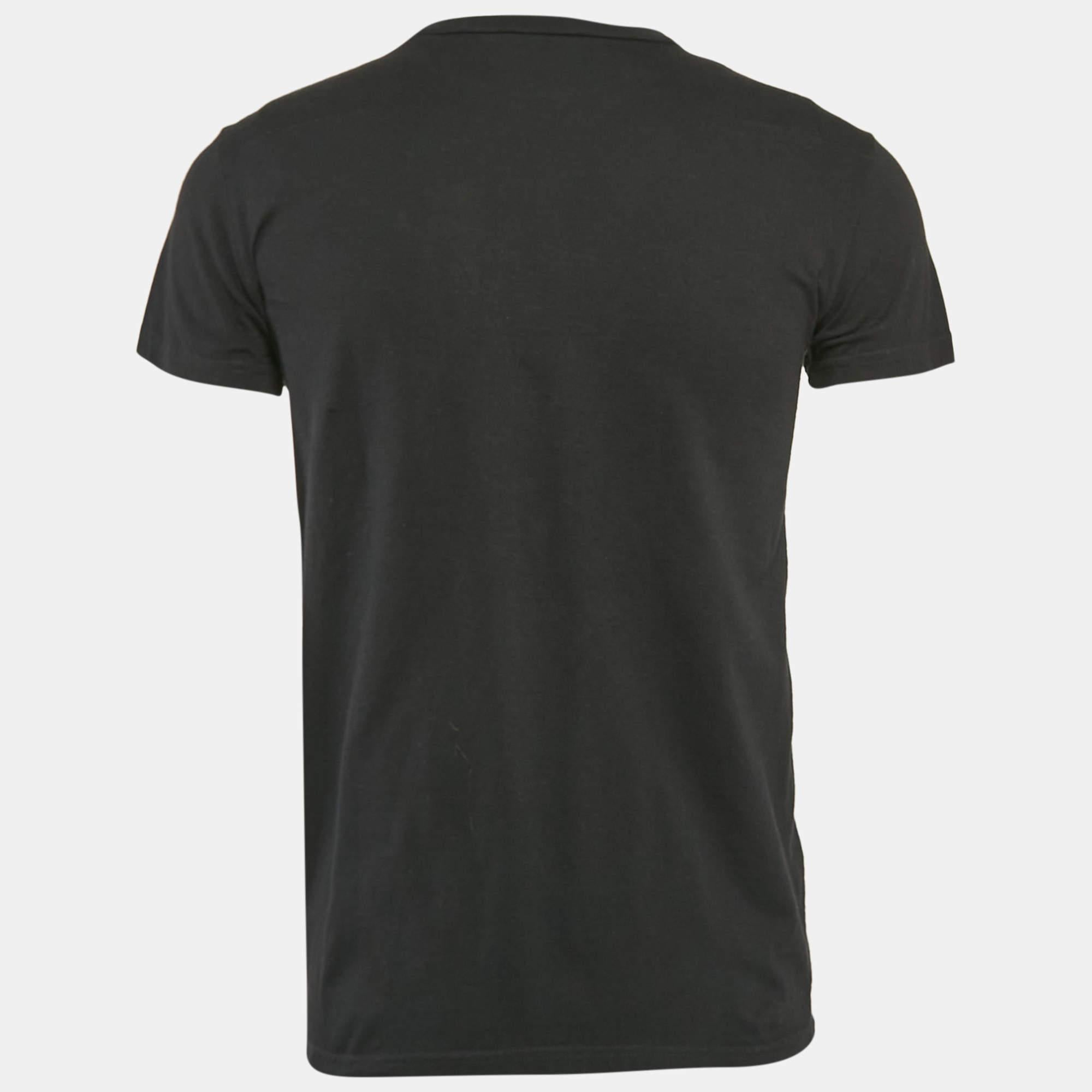 A perfect combination of comfort luxury and style this designer t shirt is a must have piece Made from quality materials the creation can be styled with denim pants and sneakers for a cool look.