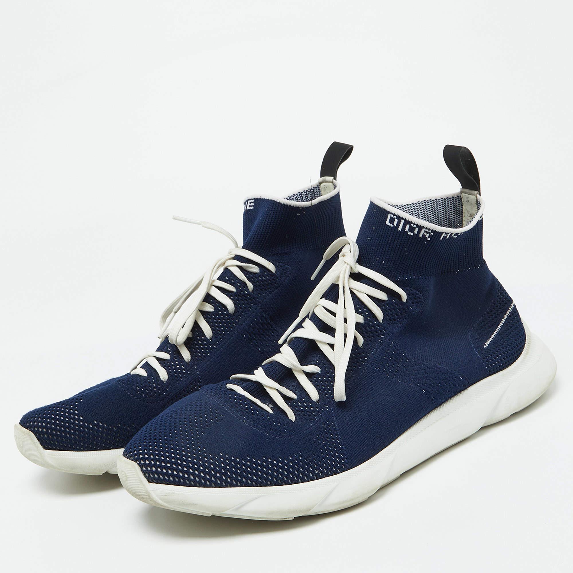 Con una silhouette classica, queste sneakers firmate sono una combinazione perfetta di lusso, comfort e stile. Queste sneakers sono rifinite con dettagli firmati e comode solette.