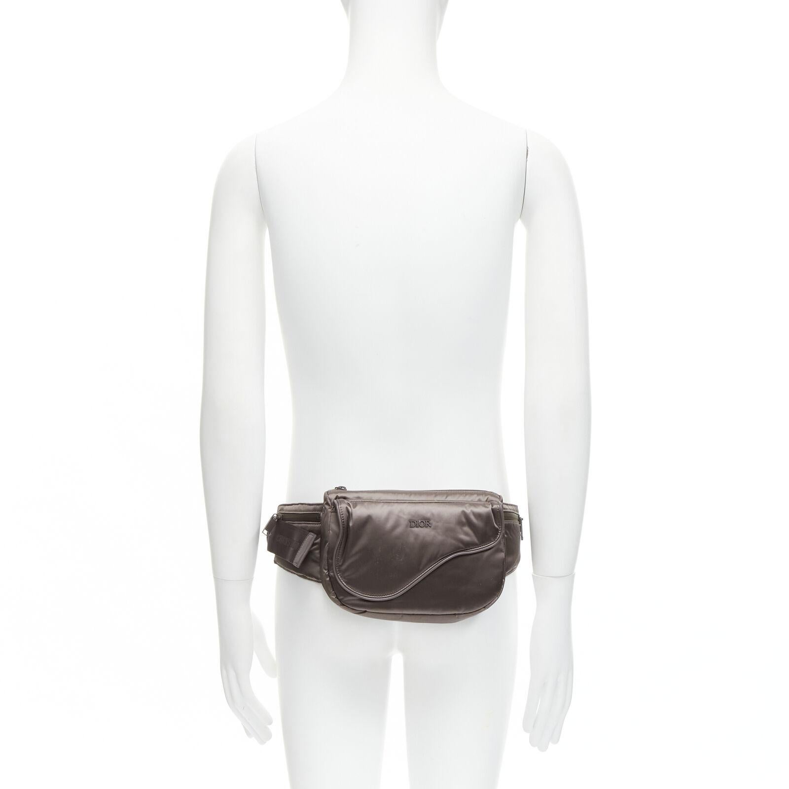 DIOR HOMME Kim Jones 2019 Saddle Universe plum nylon CD buckle 2-way body bag
Reference: TGAS/C01571
Brand: Dior
Designer: Kim Jones
Model: Saddle Universe
Collection: 2019
Material: Nylon
Color: Brown
Pattern: Solid
Closure: Zip
Lining: