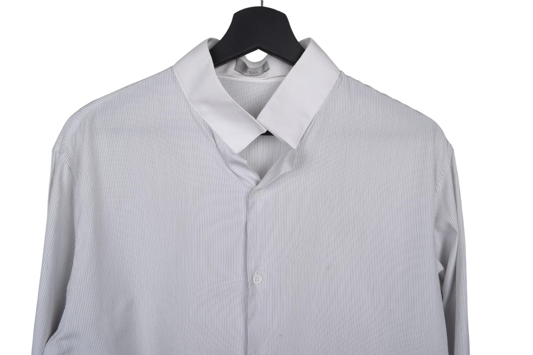 Artículo en venta 100% auténtico Camisa Dior Homme cuello invertido a rayas para hombre, S1702, KE2
Color: gris
(El color real puede variar un poco debido a la interpretación individual de la pantalla del ordenador)
Material: 100% algodón
Talla de