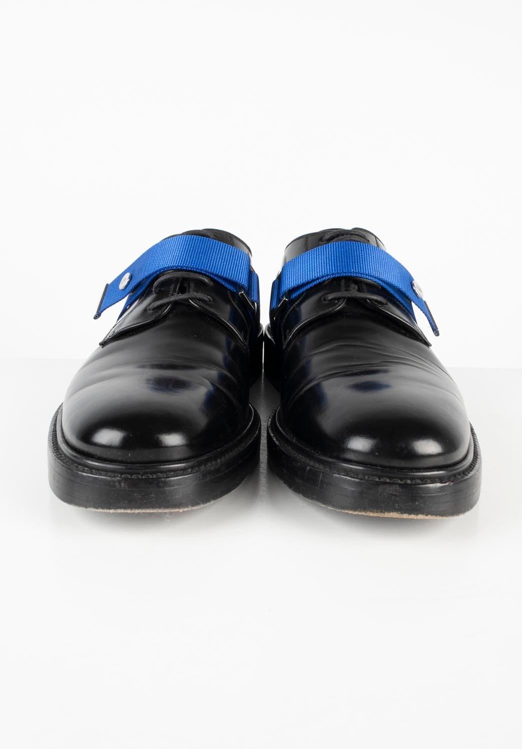 Item for sale is 100% genuine Dior Homme AW15 Men Shoes, S693
Color: black
(An actual color may a bit vary due to individual computer screen interpretation)
Material: 100% patent leather
Tag size: 40 ½, USA7, UK6
These shoes are great quality item.