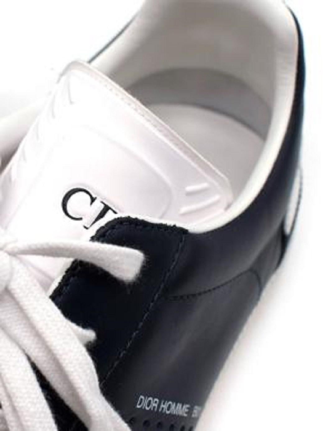 Dior Homme Chaussures en cuir bleu marine B01 en vente 2