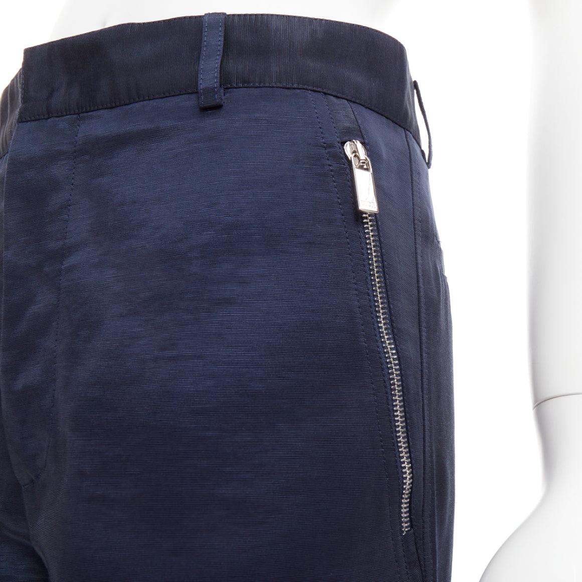 DIOR Homme pantaloni cargo a gamba dritta con tasca da carpentiere argento e cerniera FR44 XS in vendita 2