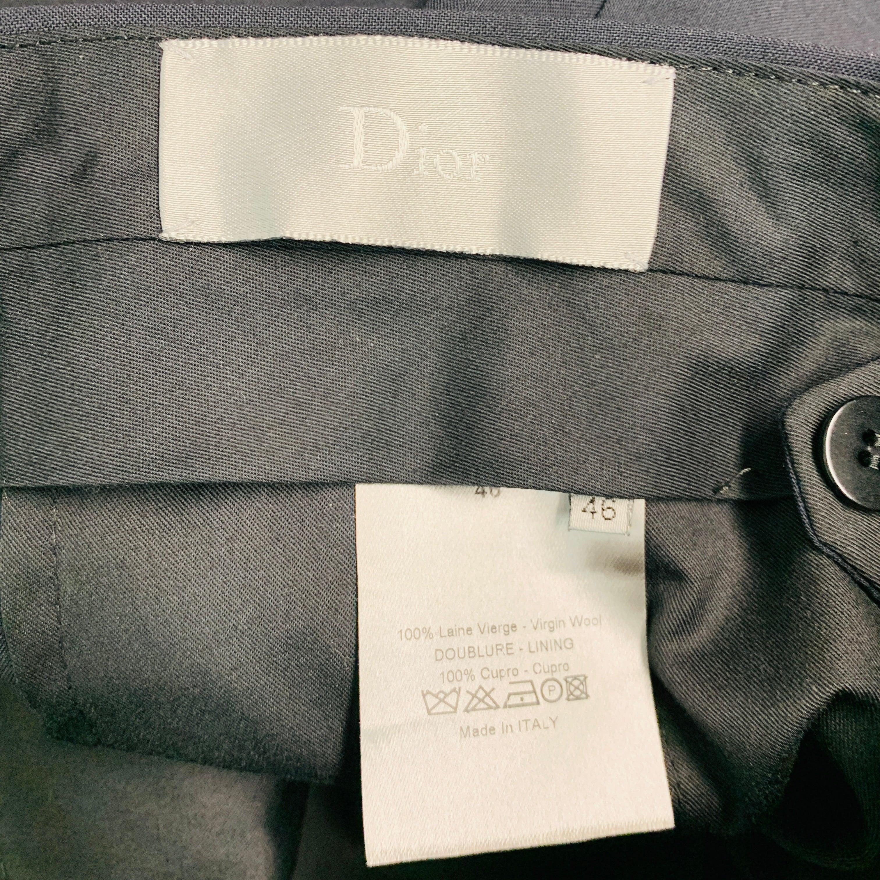 DIOR HOMME dress pants
in a
navy virgin wool fabric featuring flat front style, three pockets, and zip fly closure. This item is not hemmed, ready to be tailored to your perfect fit.New without Tags. 

Marked:   46 

Measurements: 
  Waist: 30
