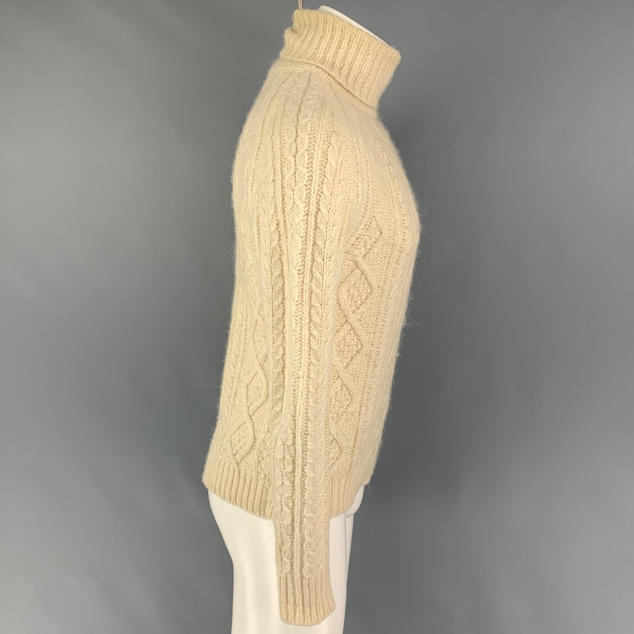 DIOR HOMME sweater comes in a cream knit alpaca blend featuring a turtleneck. Made in Italy. 

Very Good Pre-Owned Condition.
Marked: S

Measurements:

Shoulder: 17 in.
Chest: 36 in.
Sleeve: 25 in.
Length: 23.5 in. 