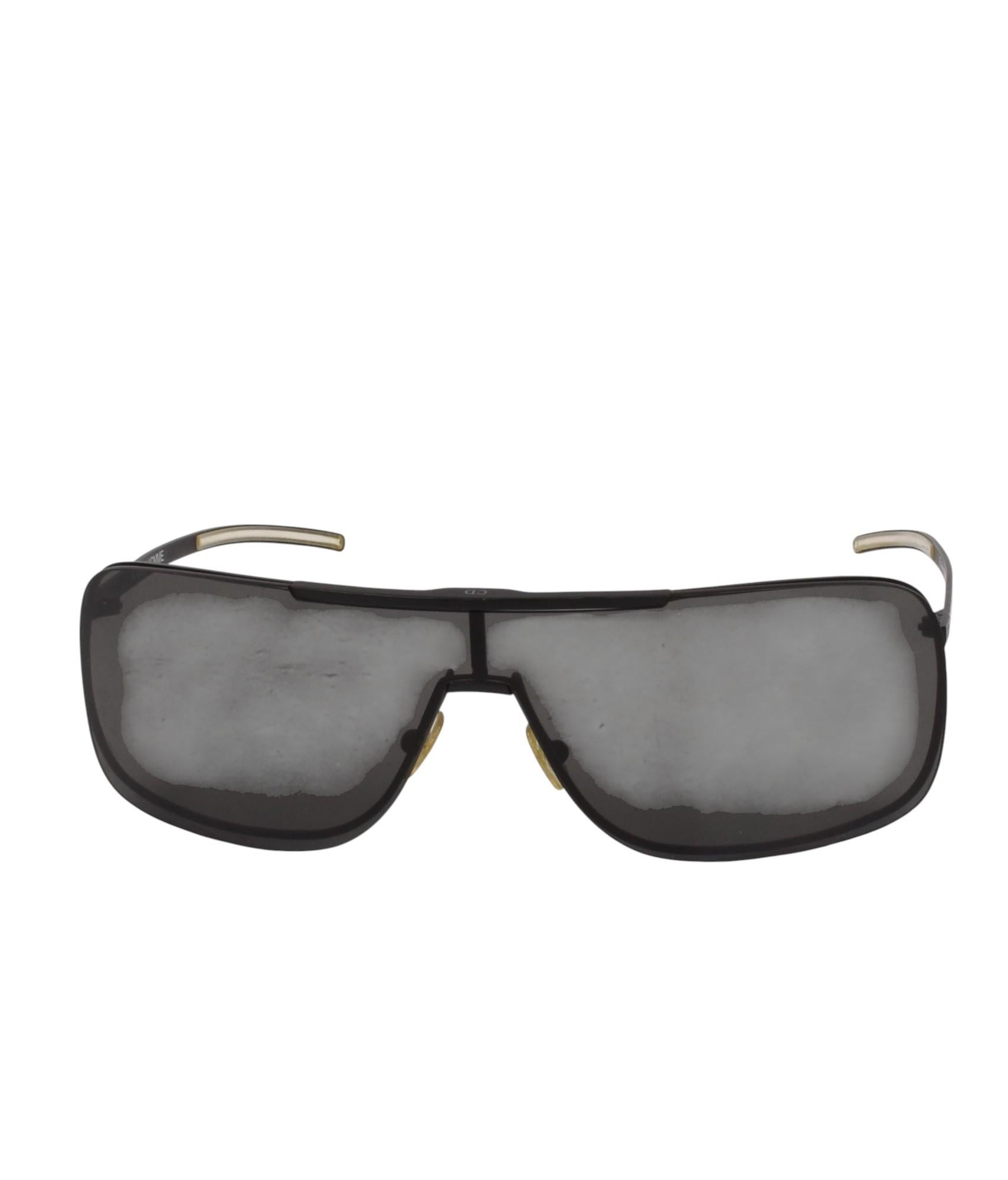 Compruebe mis otros listados. Tiene a la venta mucha más ropa de diseño. Abierto a cualquier oferta.
Artículo en venta 100% original Gafas de sol Dior Homme SS04 Strip Collection Hombre, S1572, TR5
Color: negro
(El color real puede variar un poco