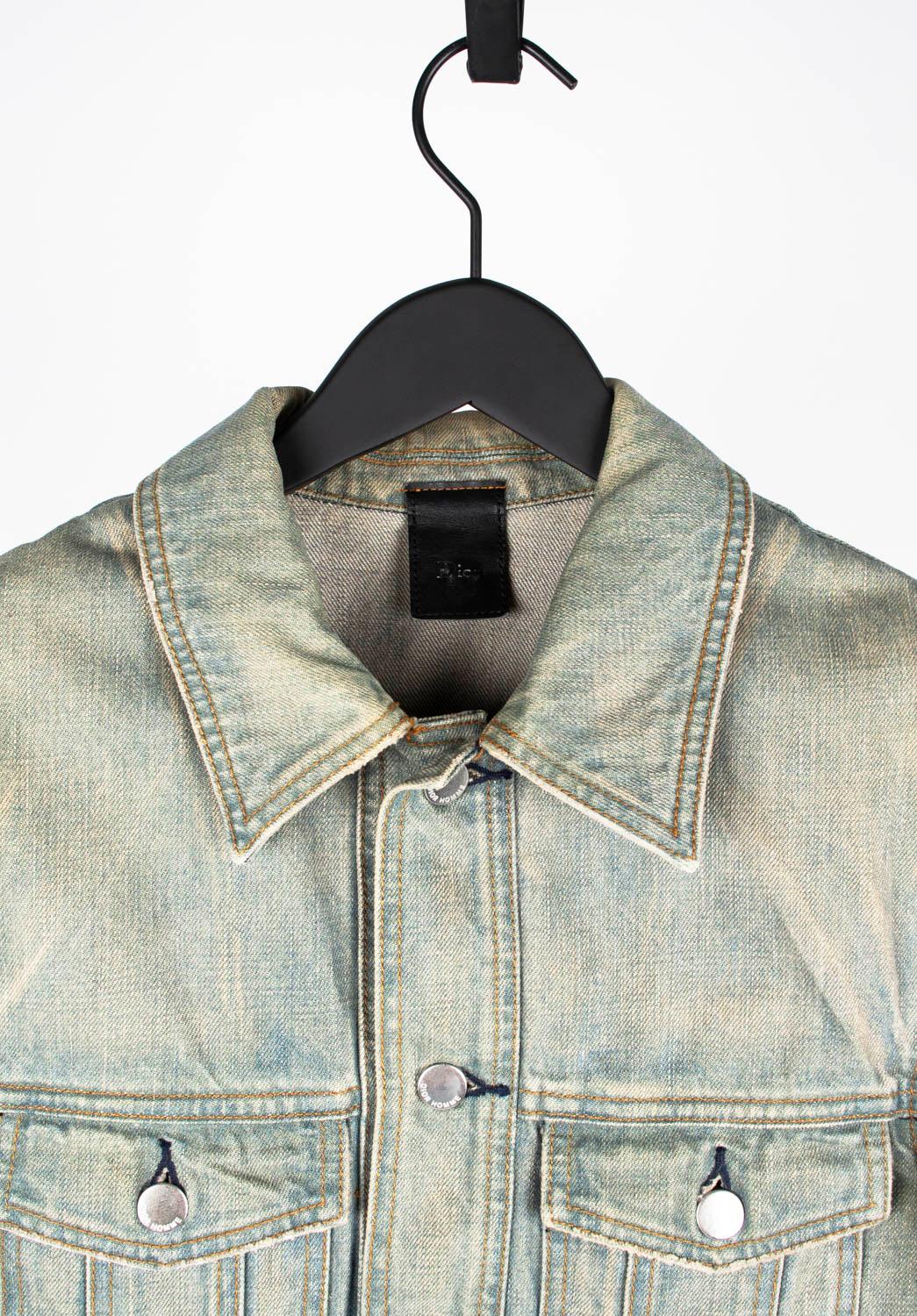 Compruebe mis otros listados. Tiene a la venta mucha más ropa de diseño. Abierto a cualquier oferta.
El artículo en venta es 100% auténtico Dior Homme SS04 Chaqueta vaquera colección Strip Hombre Chaqueta, nocode, DUNU0
Color: azul
(El color real
