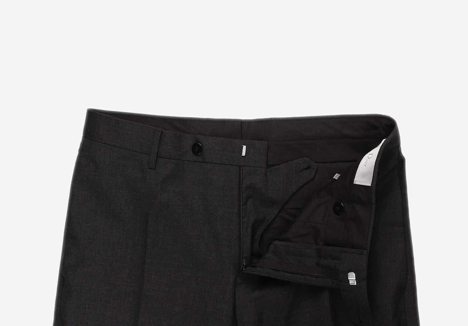 Item for sale is 100% genuine Dior Homme Men Pants
Color: Grey
(An actual color may a bit vary due to individual computer screen interpretation)
Material: 100% virgin wool
Tag size: 50IT (Medium)
Thesepants are great quality item. Rate 9 of 10,