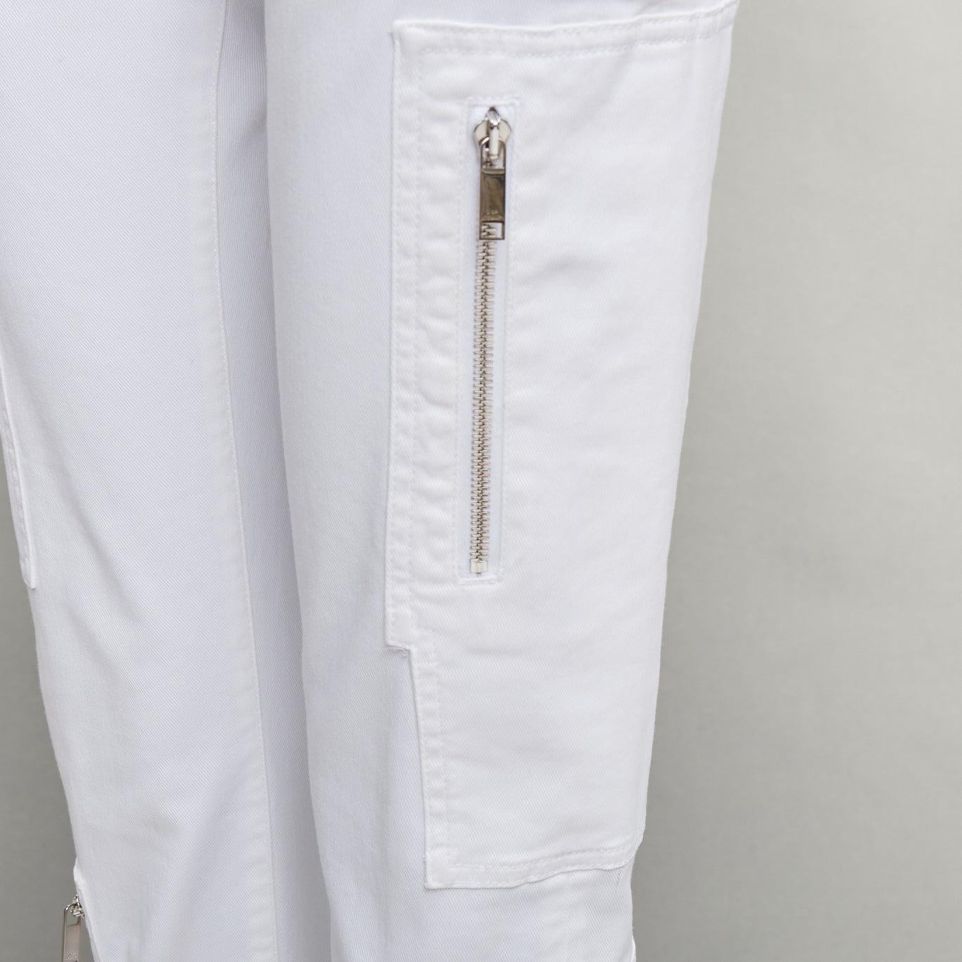 DIOR HOMME vaqueros rectos bolsillos cargo mezcla de algodón blanco con cremallera plateada 29
Referencia: SYYG/A00025
Marca: Dior
Diseñador: KRIS VAN ASSCHE
Material: Algodón, mezcla
Color: Blanco, Plata
Patrón: Sólido
Cierre: Bragueta con