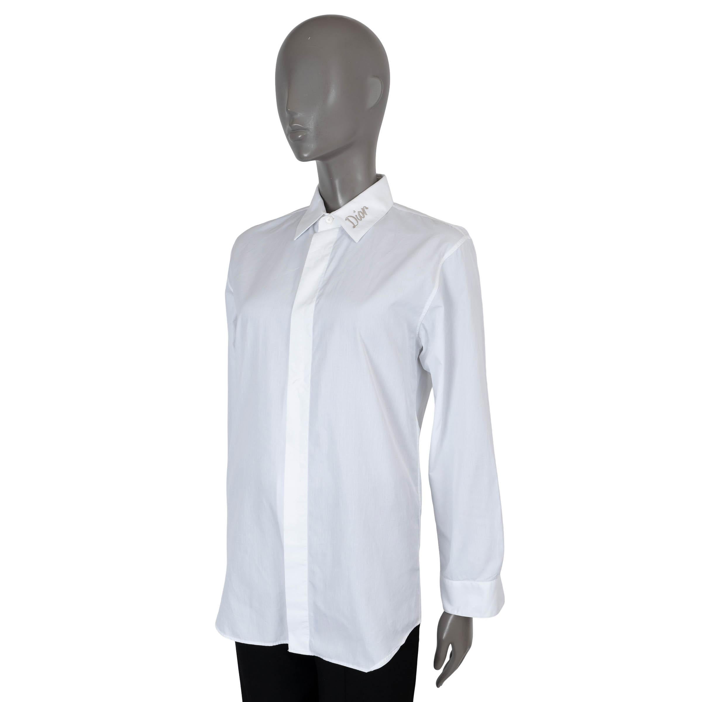 100% authentic Dior Homme button-down shirt in white poplin cotton (100%) with a pointed collar. Features grey embroidered Dior logo on the collar. Closes on the front with concealed buttons.  Unlined. New with