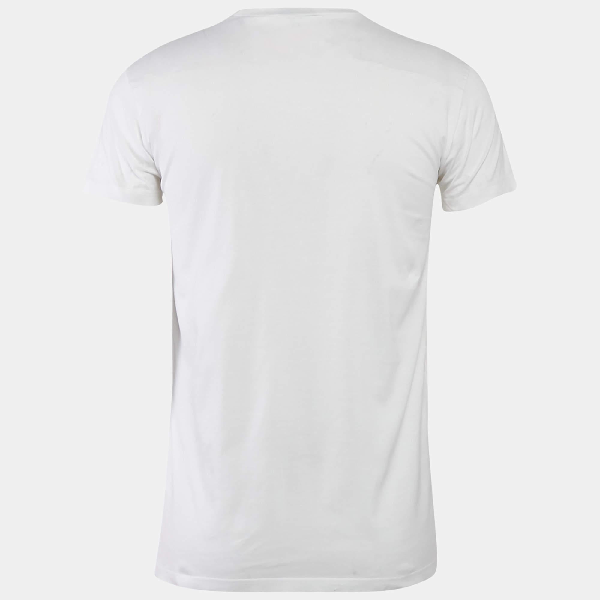 Une combinaison parfaite de confort  luxe  et le style  Ce t-shirt de créateur est une pièce indispensable Fabriqué à partir de matériaux de qualité  La création peut être stylisée avec un pantalon en jean et des baskets pour un look cool.