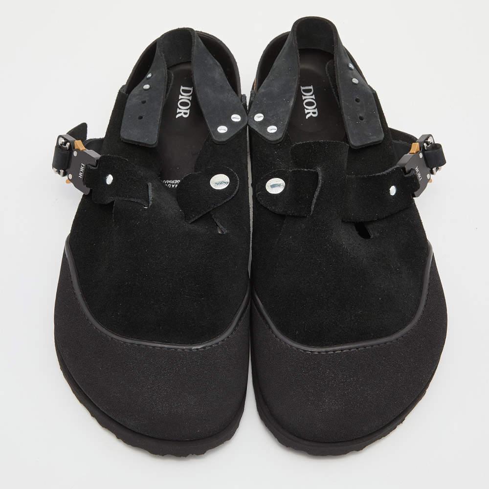 These Birkenstock X Dior Homme limited edition flats give a luxe spin to the casual slide silhouette. The slide is made of black suede & rubber and enhanced with a branded buckle.

