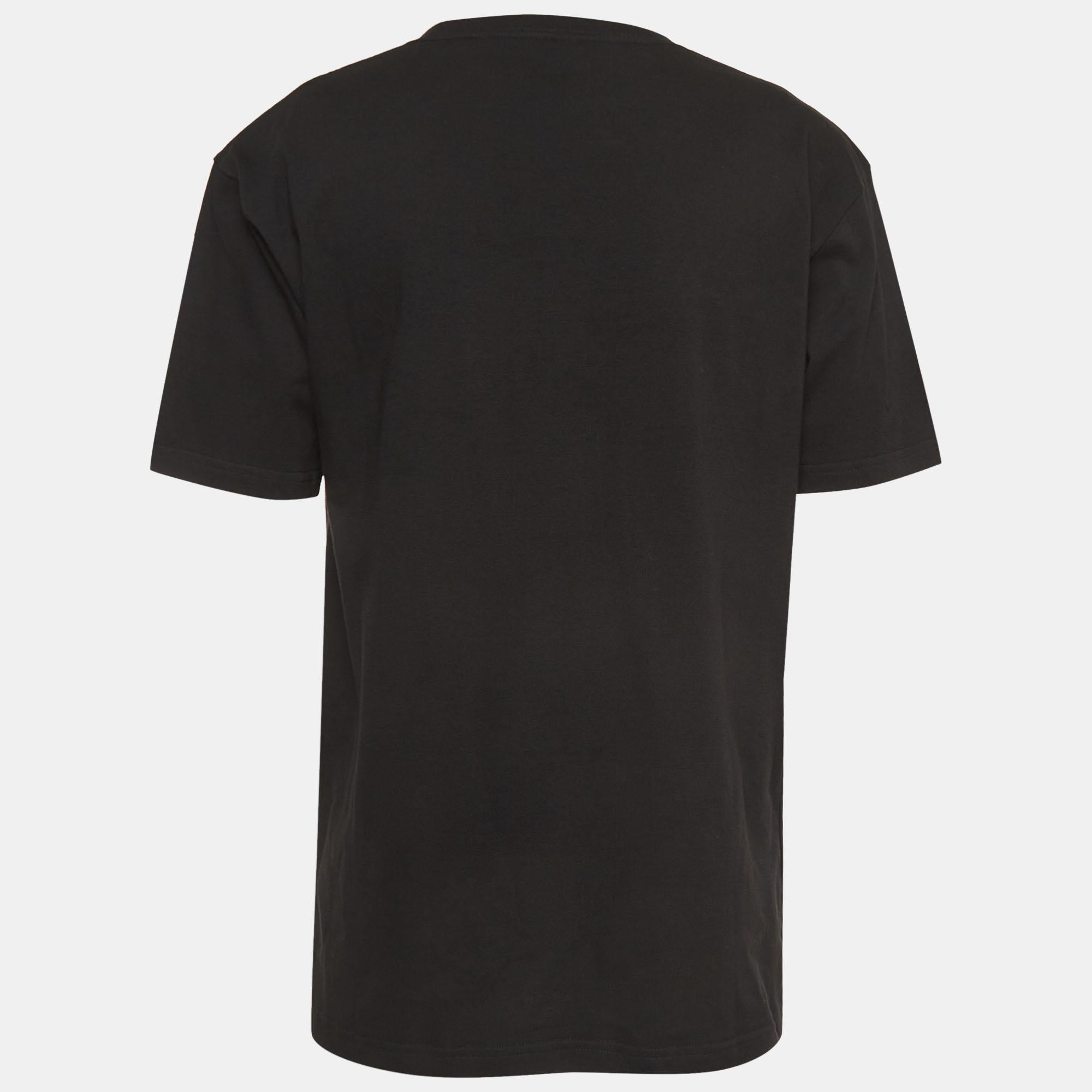 The Dior Homme X Cactus Jack t-shirt combines luxury and streetwear with intricate detailing. Featuring a black cotton base, it showcases collaborative branding, blending Dior's elegance with Cactus Jack's edgy style, creating a fashionable and