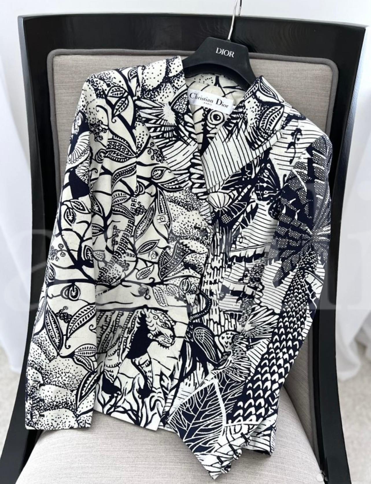 Dior Iconic BAR 35 Montaigne wonderful Jacket.
Size mark 36 FR, pristine condition