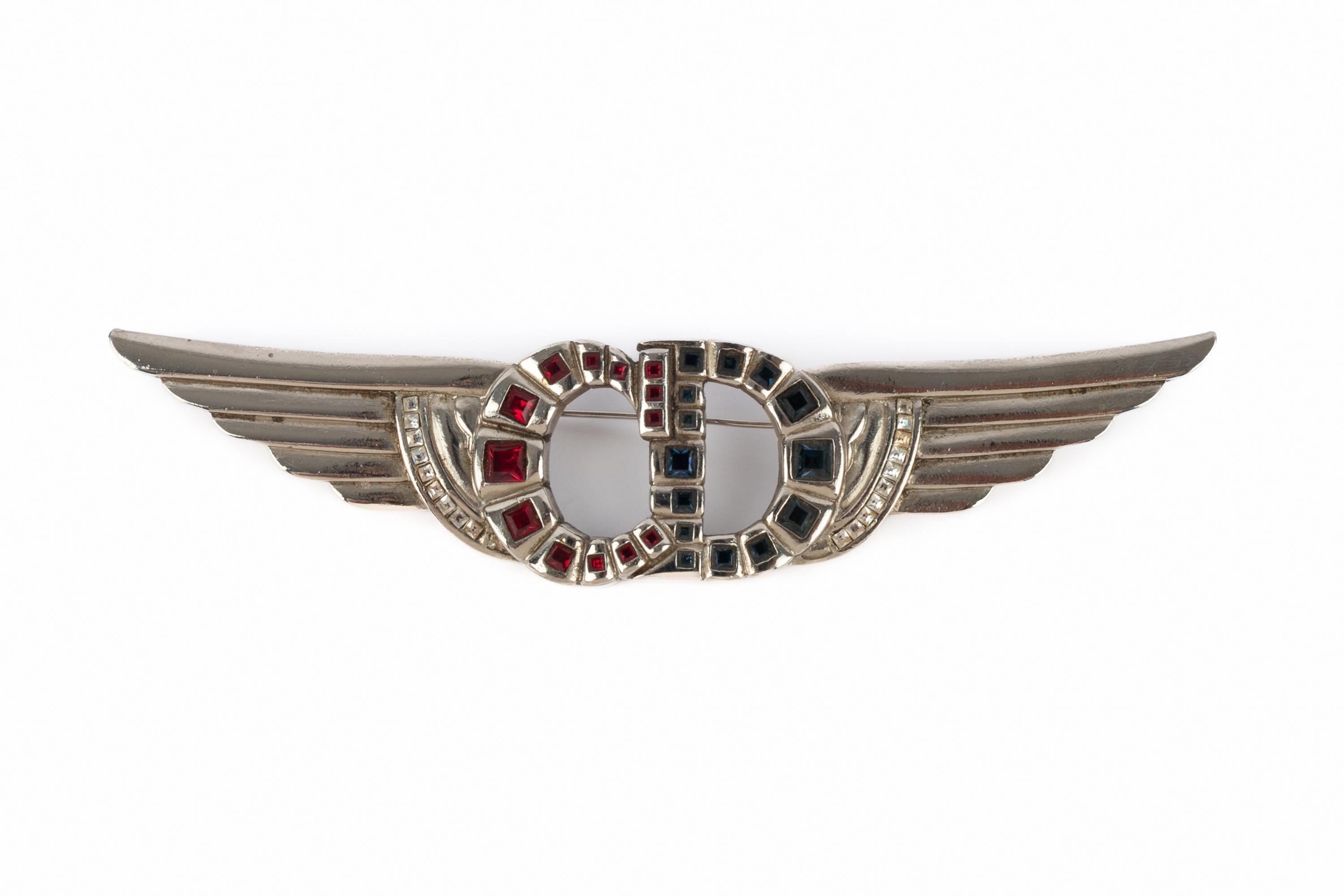 DIOR - (Made in France) Silvery metal insignia-like brooch with rhinestones.

Condition:
Very good condition

Dimensions:
Length: 15 cm - Width: 3.5 cm

SKU:BR138


