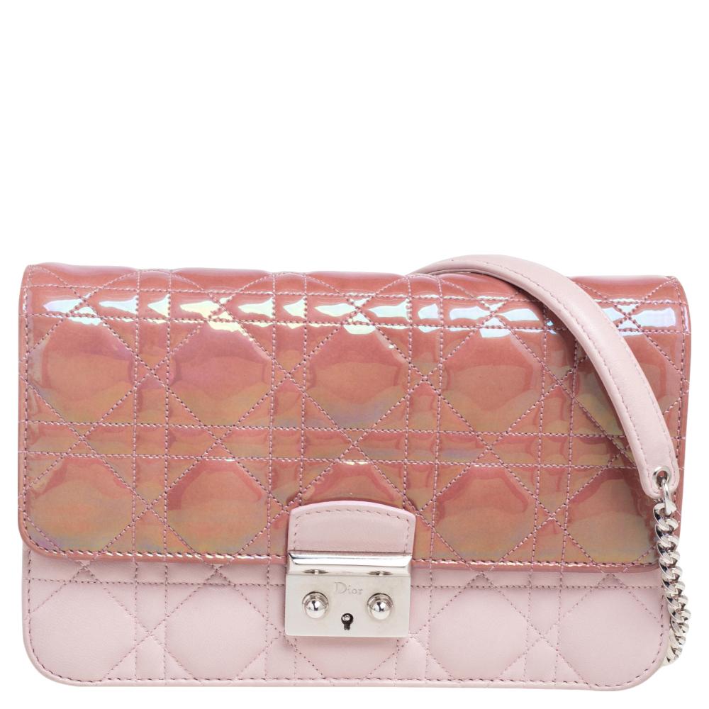 Dior Iridescent/Pink Cannage Quilted Patent and Leather New Lock Clutch Bag In Good Condition In Dubai, Al Qouz 2