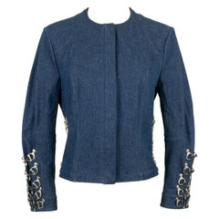 Dior Jacke aus Jeans mit Charms genäht