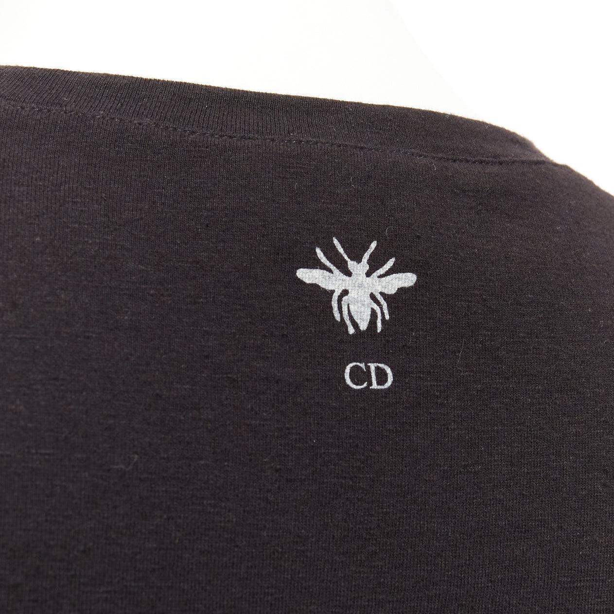 DIOR J'adior 8 black logo distressed screen print fitted tshirt XS
Référence : AAWC/A00770
Marque : Dior
Créatrice : Maria Grazia Chiuri
Collectional : J'adior 8
Matière : Coton, lin
Couleur : Noir, Gris
Motif : Solide
Fermeture : Slip On
Détails