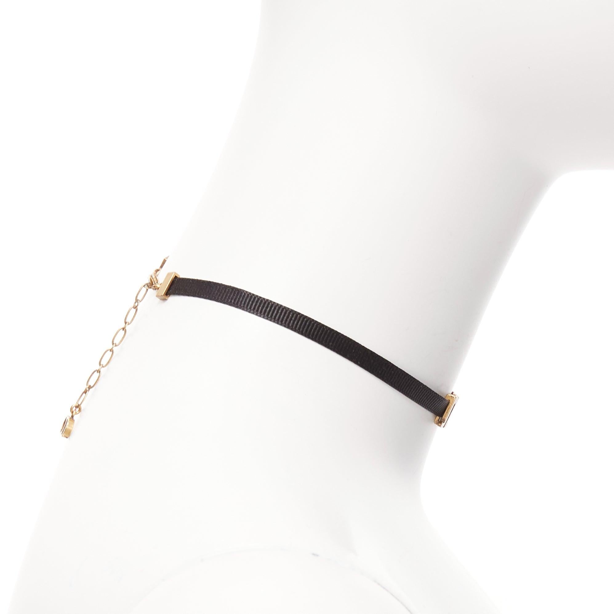  DIOR J'adior - Collier ras du cou avec logo en or antique, ruban noir et breloque CD Pour femmes 