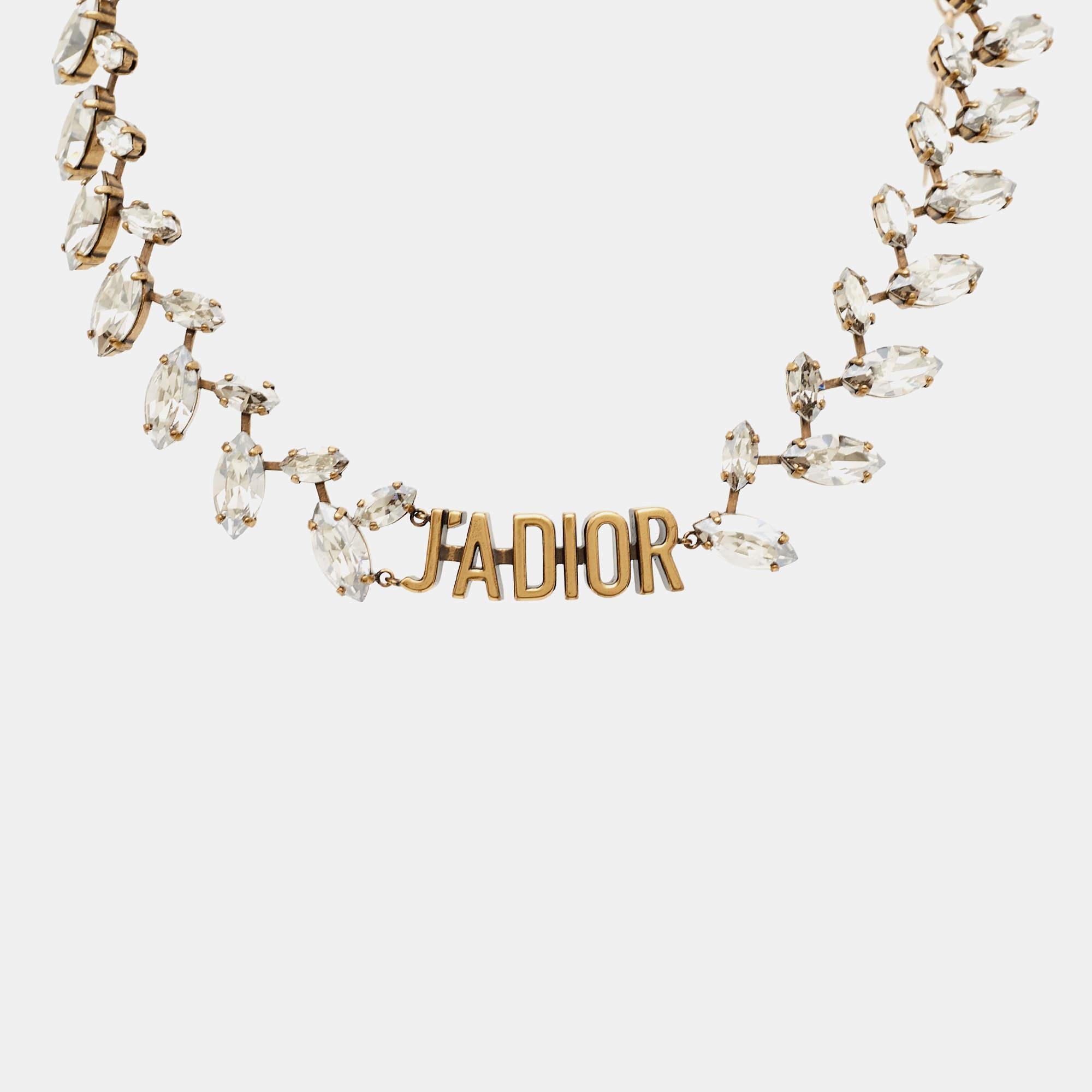 Experience the exquisite allure of the Dior J'Adior necklace. Crafted with precision and adorned with sparkling crystals, this timeless piece exudes opulence and refinement. Its delicate design effortlessly adds a touch of glamour to any ensemble,