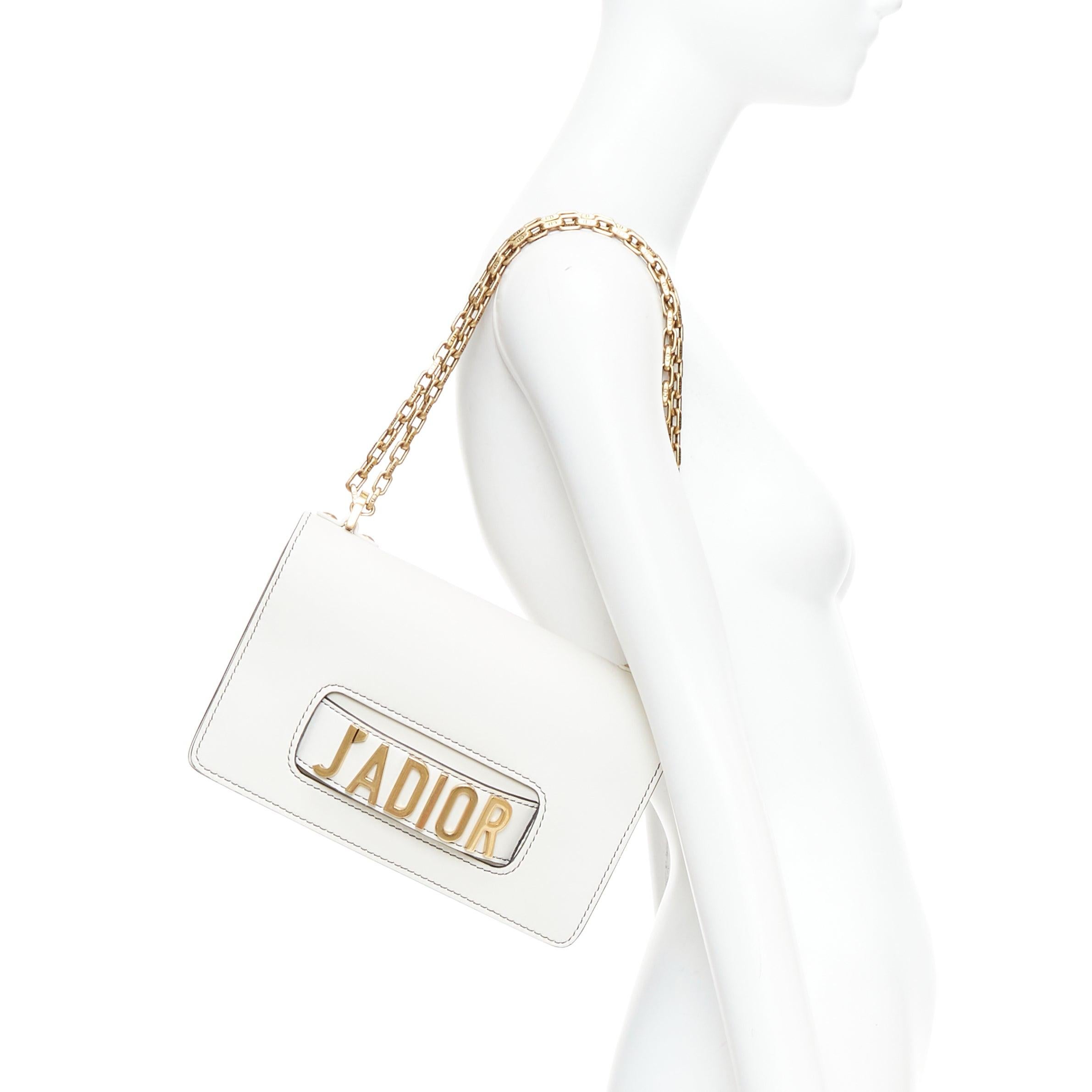 DIOR J'Adior Medium white leather gold letter chain flap crossbody bag
Reference: CELE/A00038
Brand: Dior
Designer: Maria Grazia Chiuri
Model: J'Adior Medium
Collection: 2018
Material: Leather
Color: White, Gold
Pattern: Solid
Closure: Loop