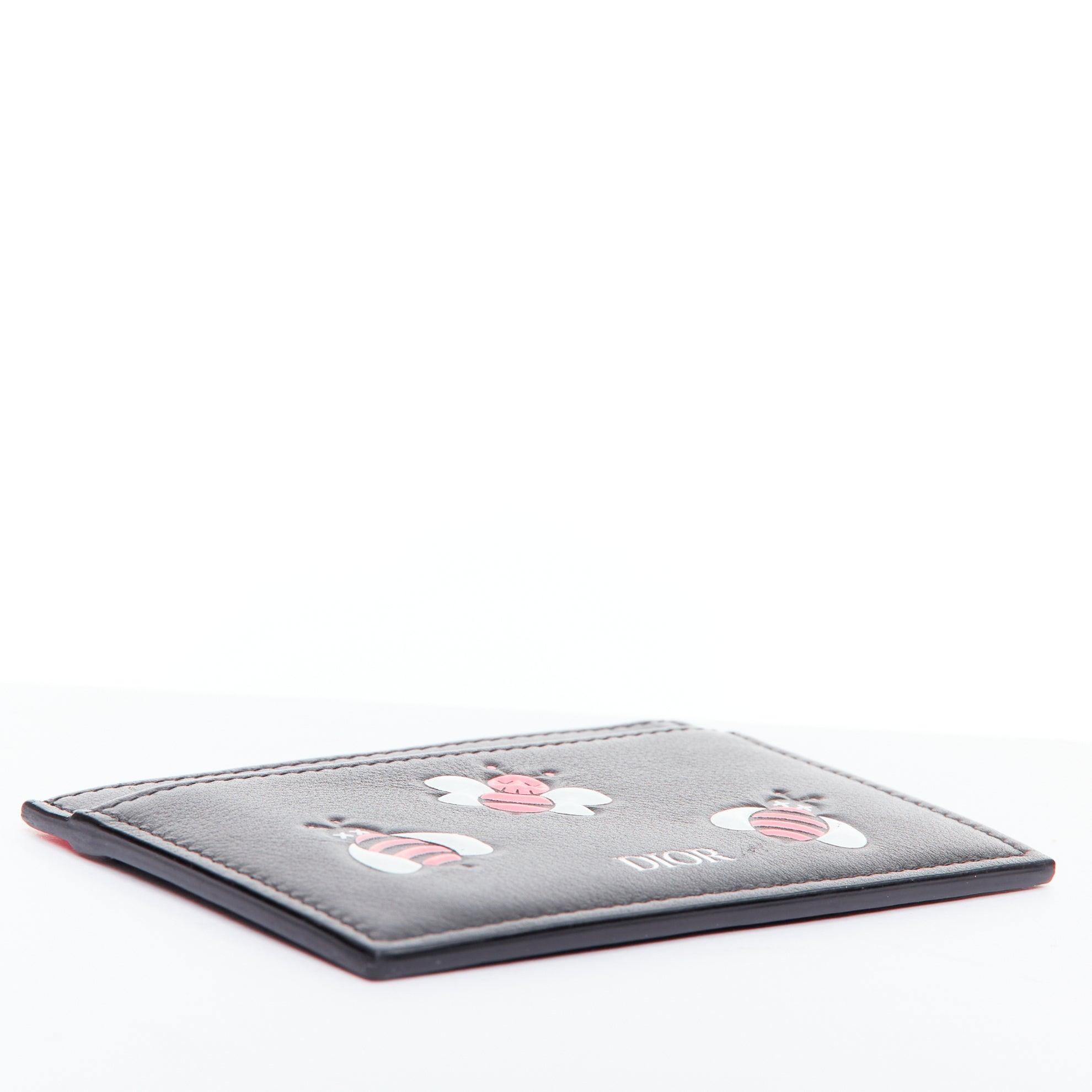 DIOR KAWS 201k pink bee XX black leather cardholder In Good Condition For Sale In Hong Kong, NT