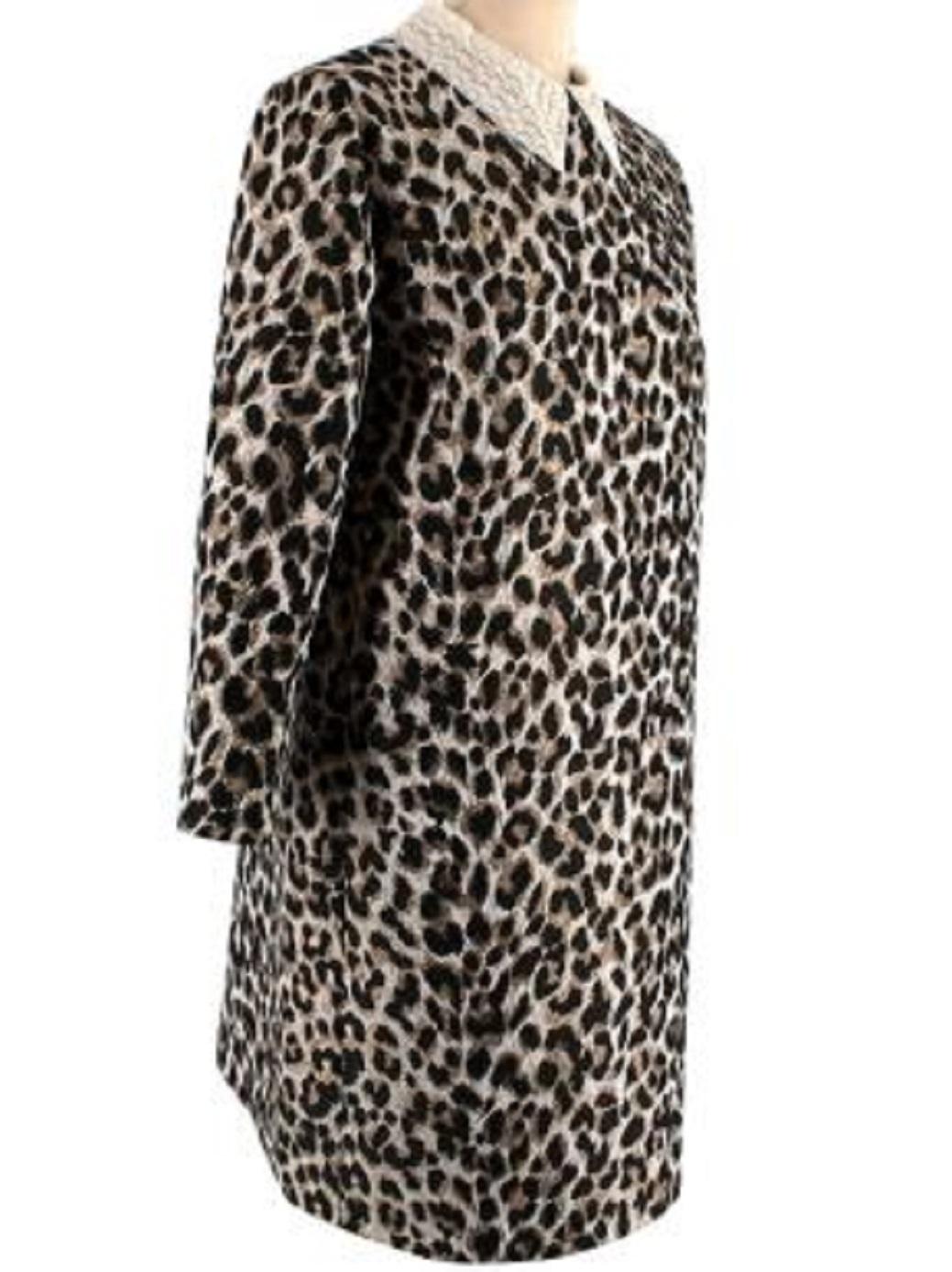 Christian Dior Lace Collar Leopard Dress

- Lace collar
- 3/4 sleeves
- Leopard print throughout
- Fully lined
- Concealed zip fastening along the back
- Straight fit

Material
100% Silk
Lining: 100% Silk
Other: 90% Cotton, 10% Polyamide

Dry clean