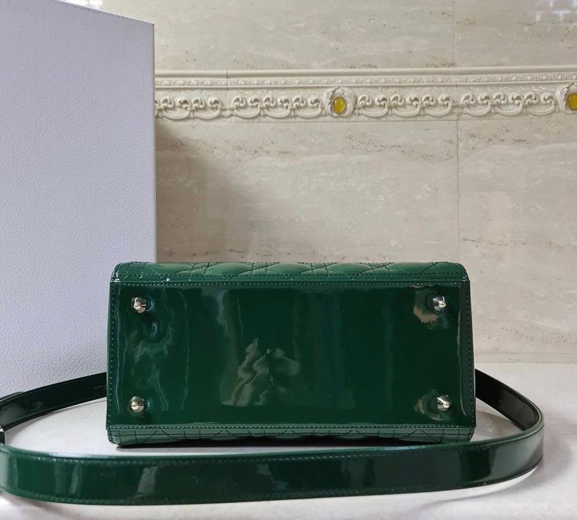 Dior Lady Dior Medium Green Patent Leather Bag In Excellent Condition In Krakow, PL