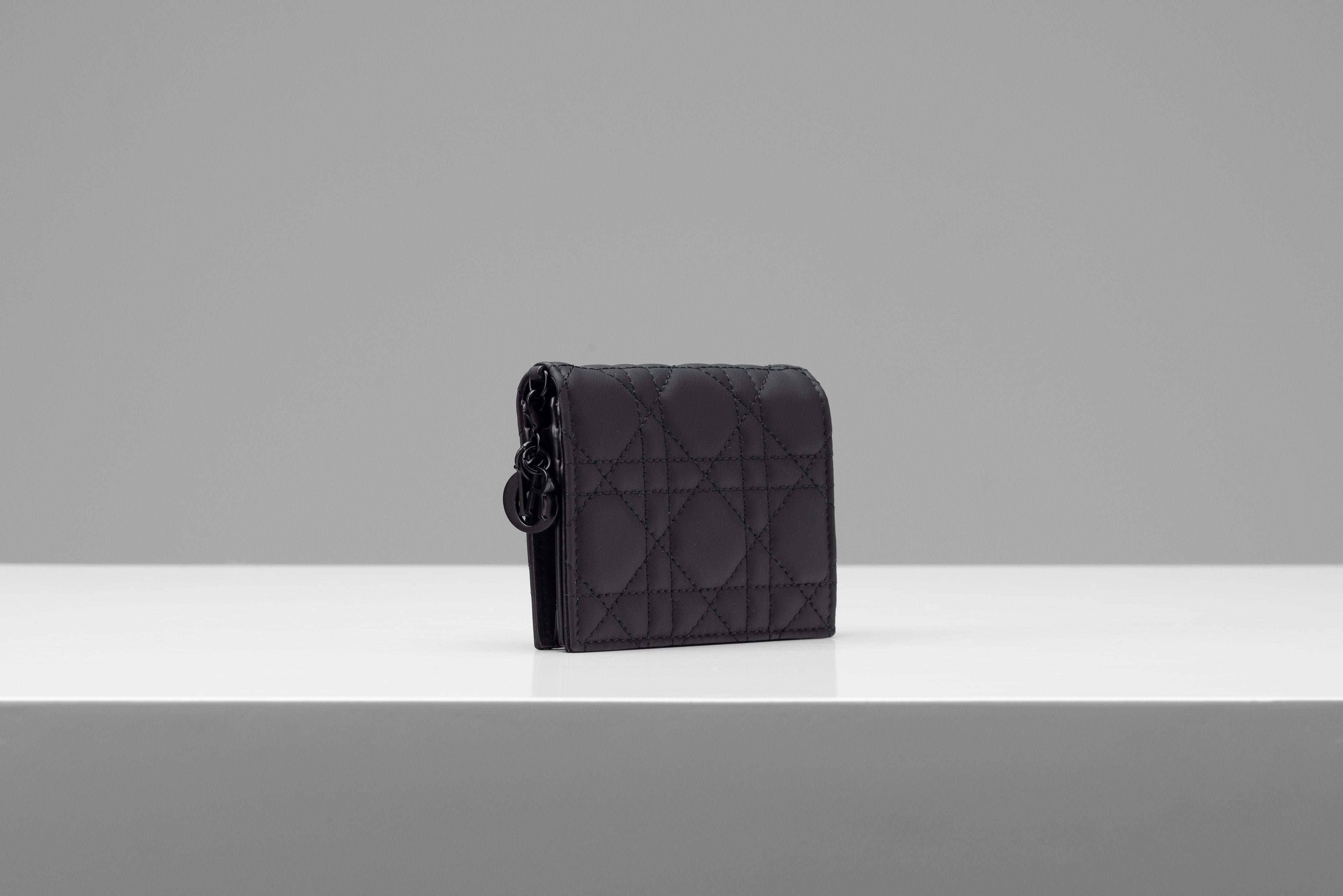 Dior Lady Dior Lady Dior Mini-Brieftasche NEU Ultramatt Schwarz für Damen oder Herren im Angebot