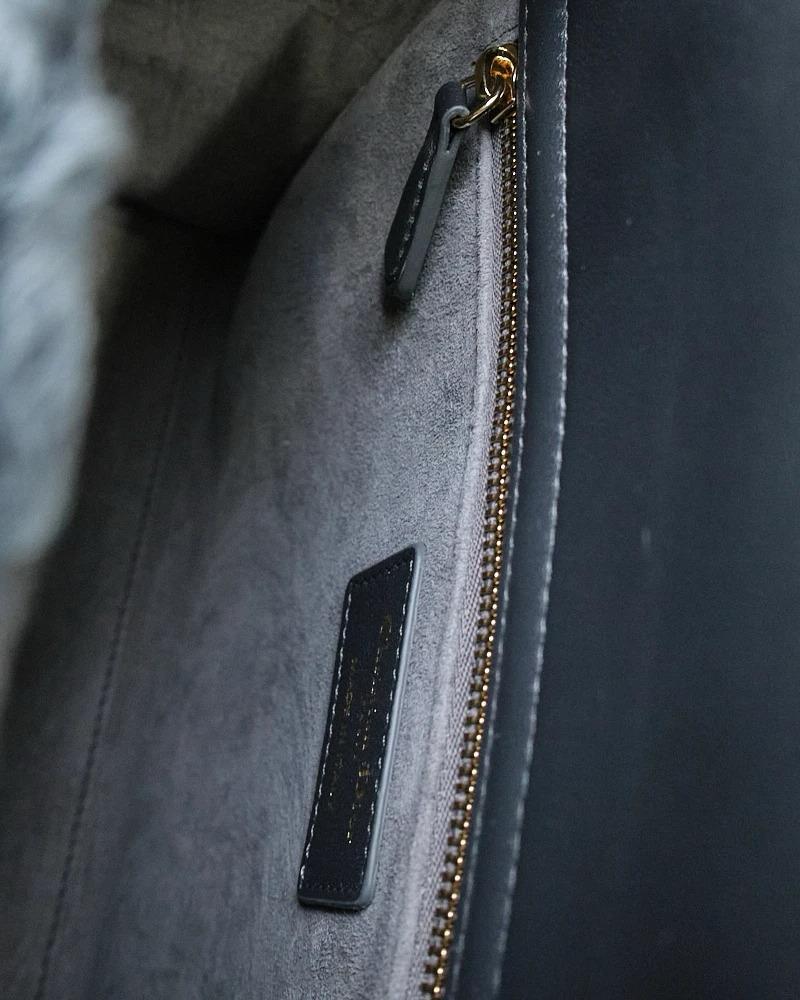 Dior Lady Medium Fur Grey en vente 11