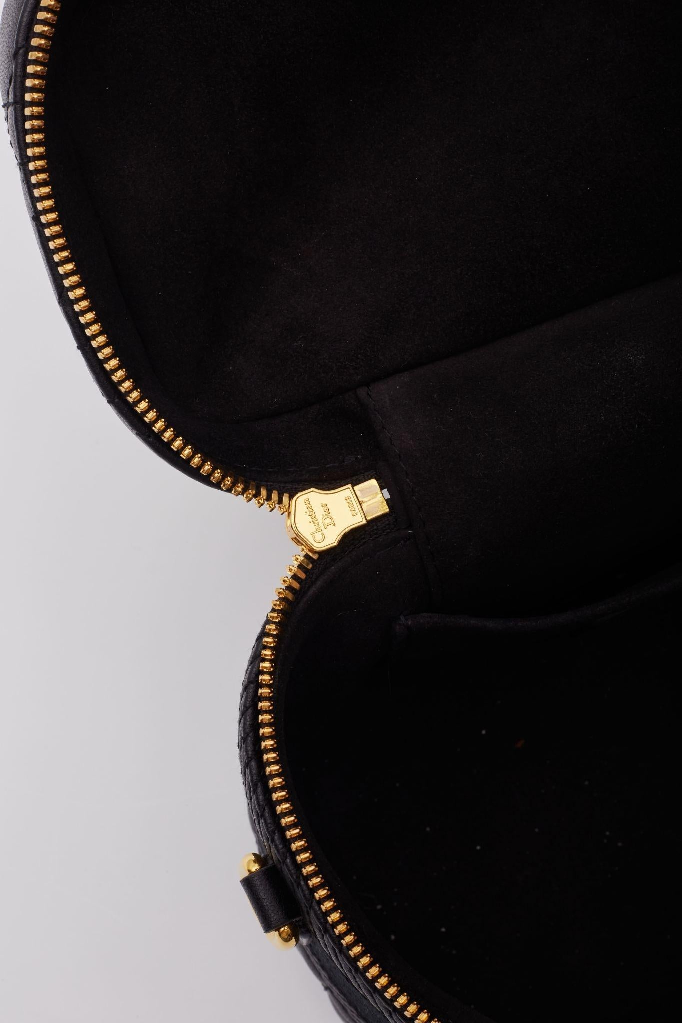Dior Lambskin Cannage Small Diortravel Vanity Case Black en vente 6