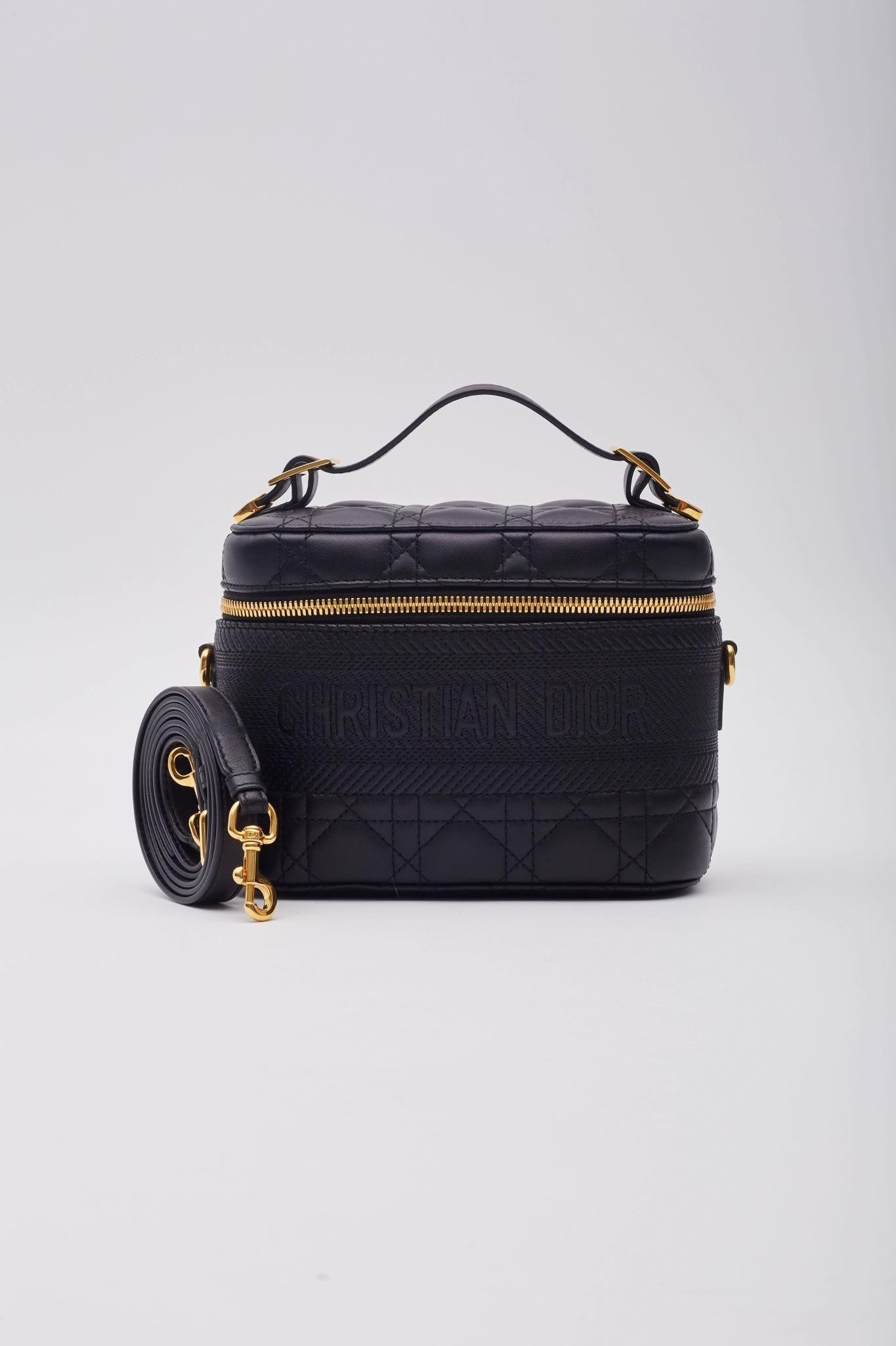 Dior Lambskin Cannage Small Diortravel Vanity Case Black Excellent état - En vente à Montreal, Quebec
