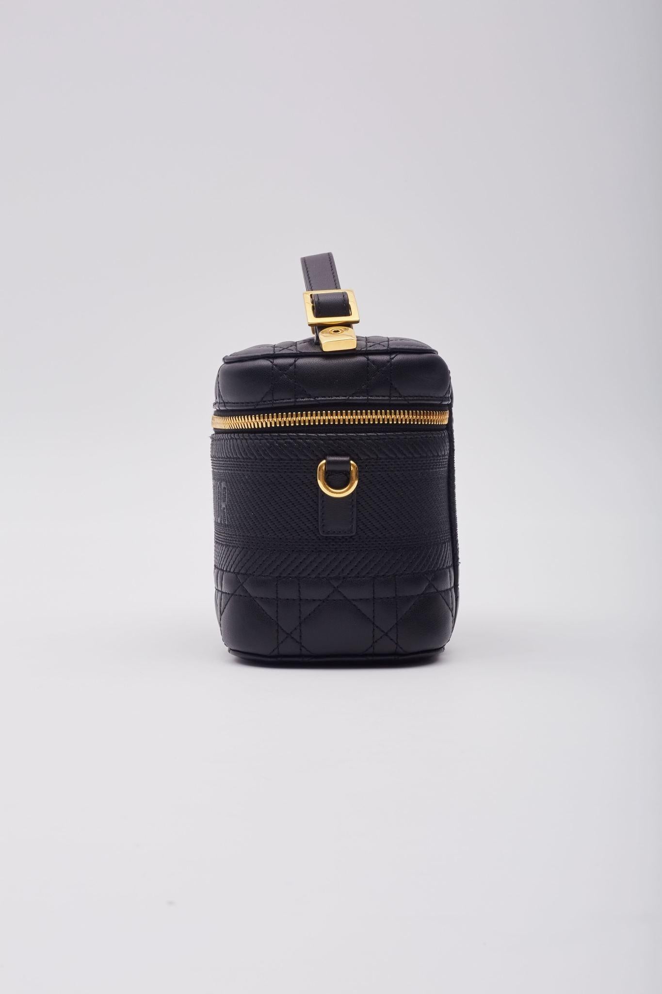 Dior Lambskin Cannage Small Diortravel Vanity Case Black en vente 2